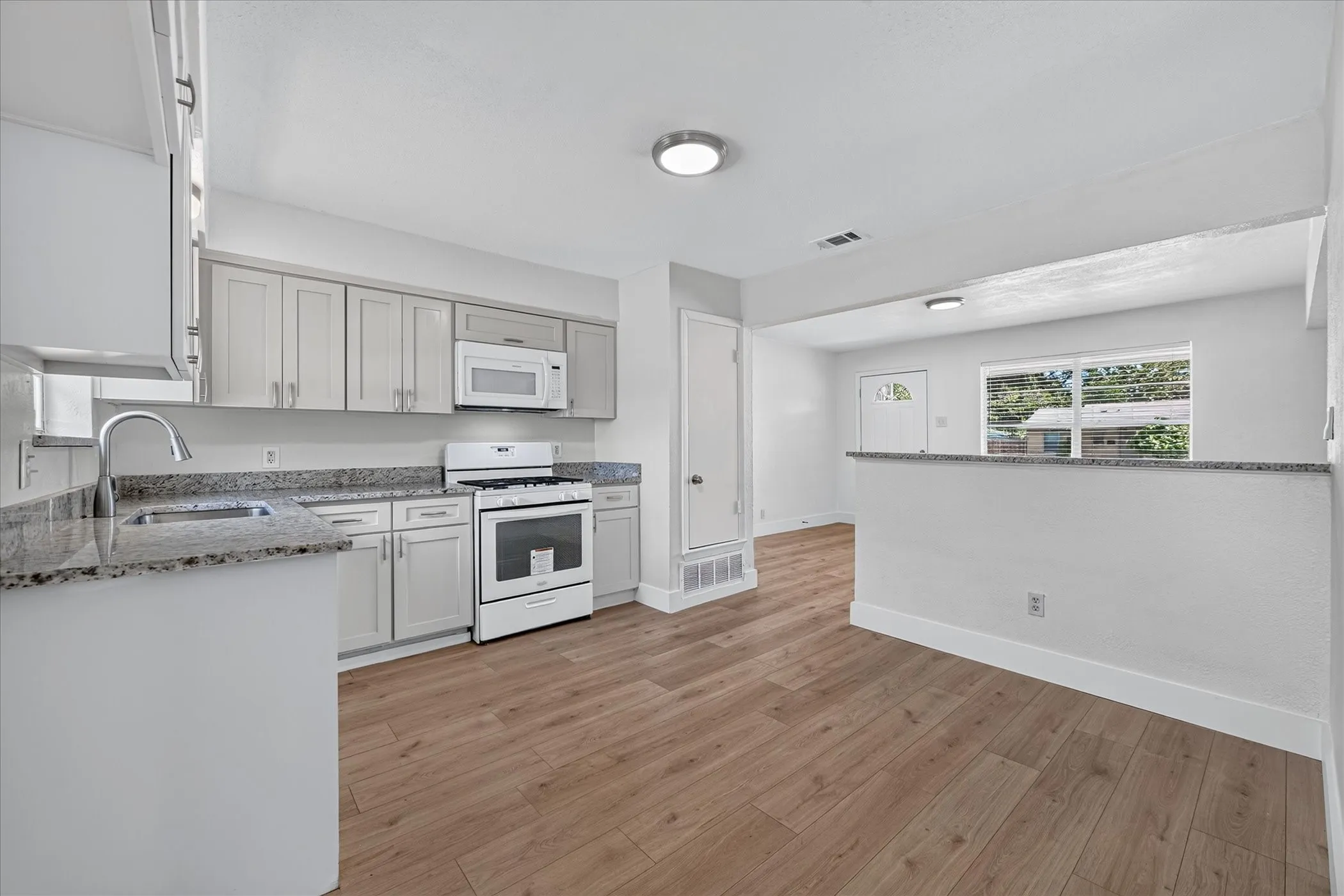 Single Family Residence For Sale in Dallas County , 2335 Loyce Drive, Mesquite, Texas 75149, 3 Bedroom, 1 Bathroom, Garage spaces, 1,219 Sqft, built in 1954, mls#21365681, Real Estate Agent in Mesquite, Homes For Sale in Dallas county, Homes For Sale in Mesquite, Realtor in Mesquite Texas, Real Estate Brokerage Independent Realty Texas, Luminita Cordes Realtor