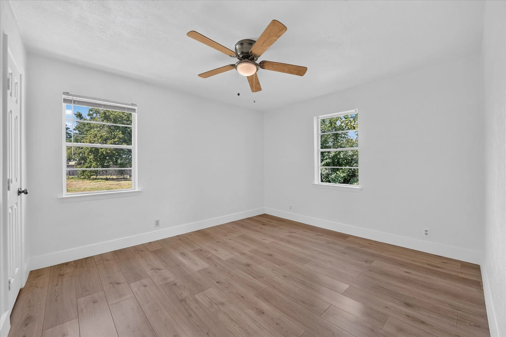 Single Family Residence For Sale in Dallas County , 2335 Loyce Drive, Mesquite, Texas 75149, 3 Bedroom, 1 Bathroom, Garage spaces, 1,219 Sqft, built in 1954, mls#21365681, Real Estate Agent in Mesquite, Homes For Sale in Dallas county, Homes For Sale in Mesquite, Realtor in Mesquite Texas, Real Estate Brokerage Independent Realty Texas, Luminita Cordes Realtor