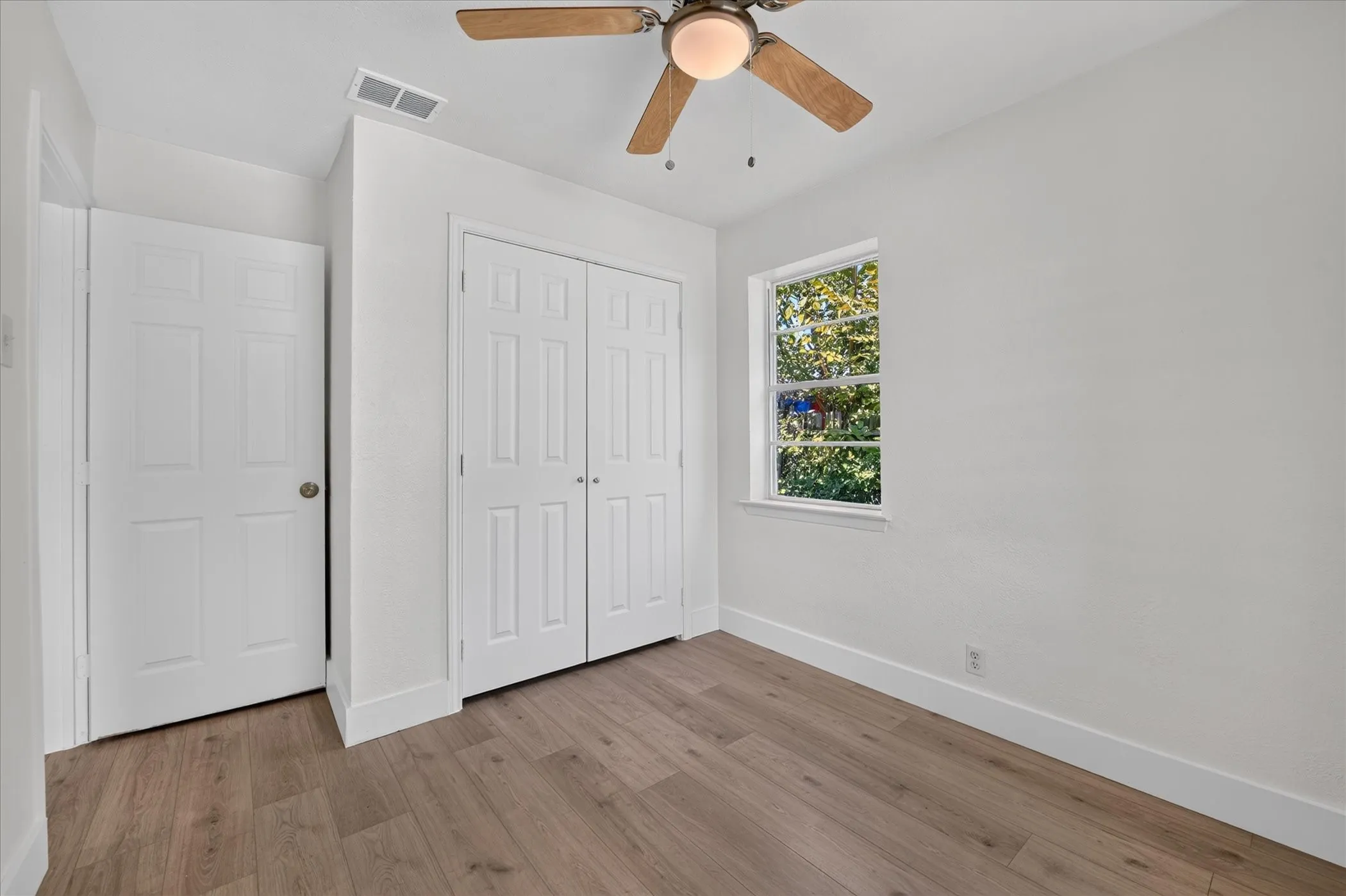 Single Family Residence For Sale in Dallas County , 2335 Loyce Drive, Mesquite, Texas 75149, 3 Bedroom, 1 Bathroom, Garage spaces, 1,219 Sqft, built in 1954, mls#21365681, Real Estate Agent in Mesquite, Homes For Sale in Dallas county, Homes For Sale in Mesquite, Realtor in Mesquite Texas, Real Estate Brokerage Independent Realty Texas, Luminita Cordes Realtor