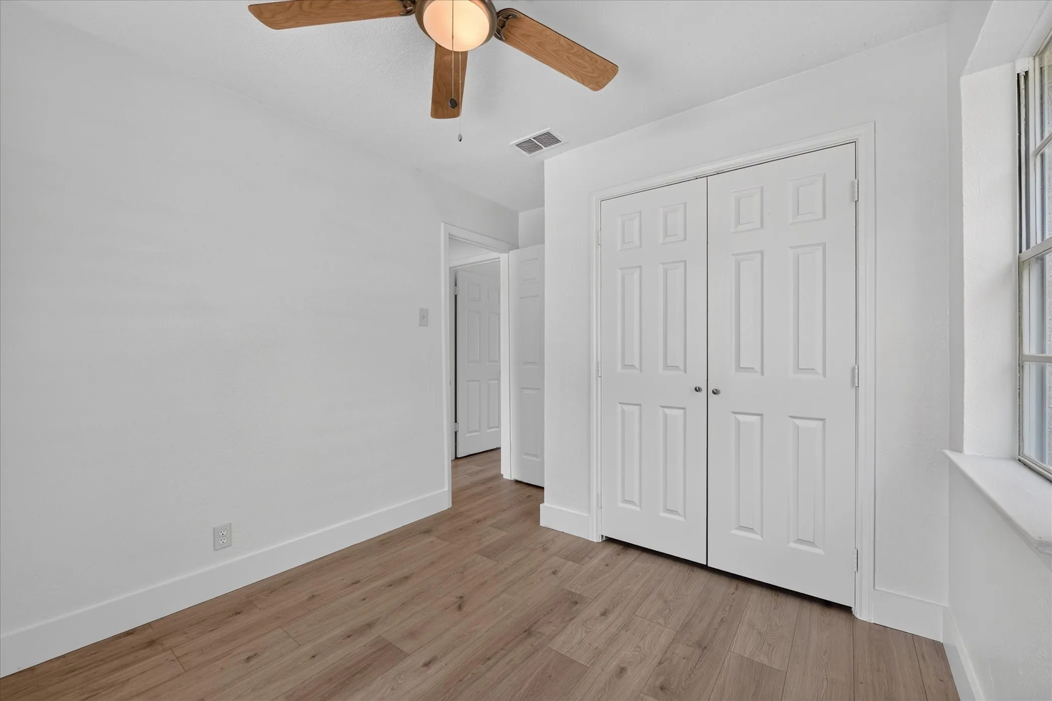 Single Family Residence For Sale in Dallas County , 2335 Loyce Drive, Mesquite, Texas 75149, 3 Bedroom, 1 Bathroom, Garage spaces, 1,219 Sqft, built in 1954, mls#21365681, Real Estate Agent in Mesquite, Homes For Sale in Dallas county, Homes For Sale in Mesquite, Realtor in Mesquite Texas, Real Estate Brokerage Independent Realty Texas, Luminita Cordes Realtor