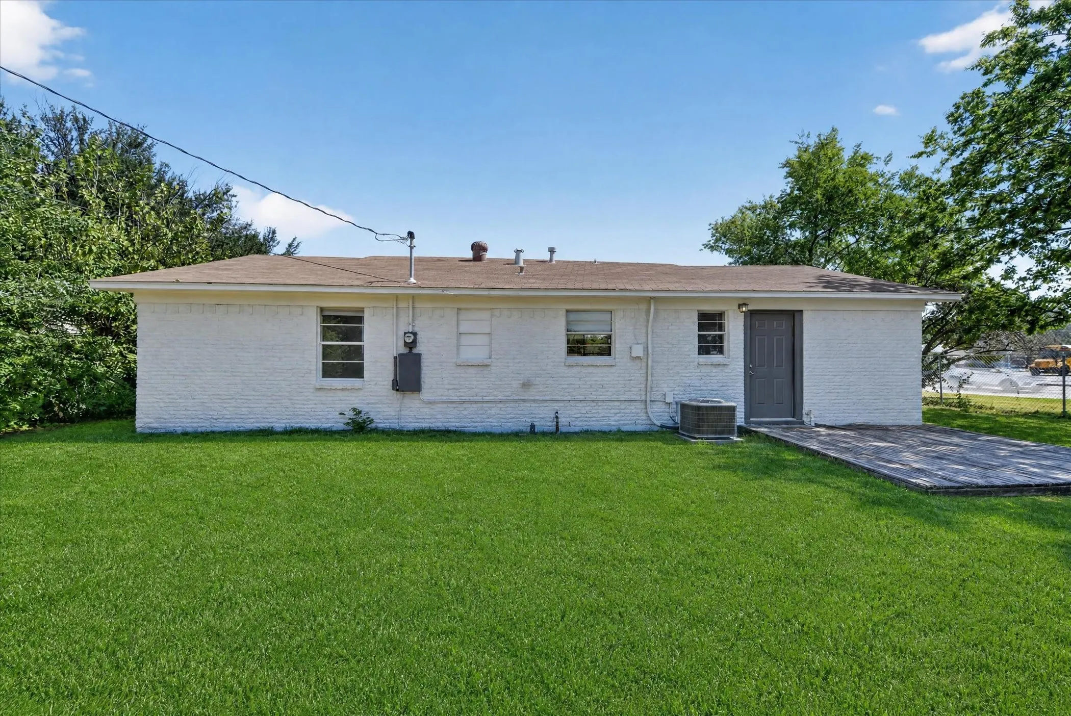 Single Family Residence For Sale in Dallas County , 2335 Loyce Drive, Mesquite, Texas 75149, 3 Bedroom, 1 Bathroom, Garage spaces, 1,219 Sqft, built in 1954, mls#21365681, Real Estate Agent in Mesquite, Homes For Sale in Dallas county, Homes For Sale in Mesquite, Realtor in Mesquite Texas, Real Estate Brokerage Independent Realty Texas, Luminita Cordes Realtor