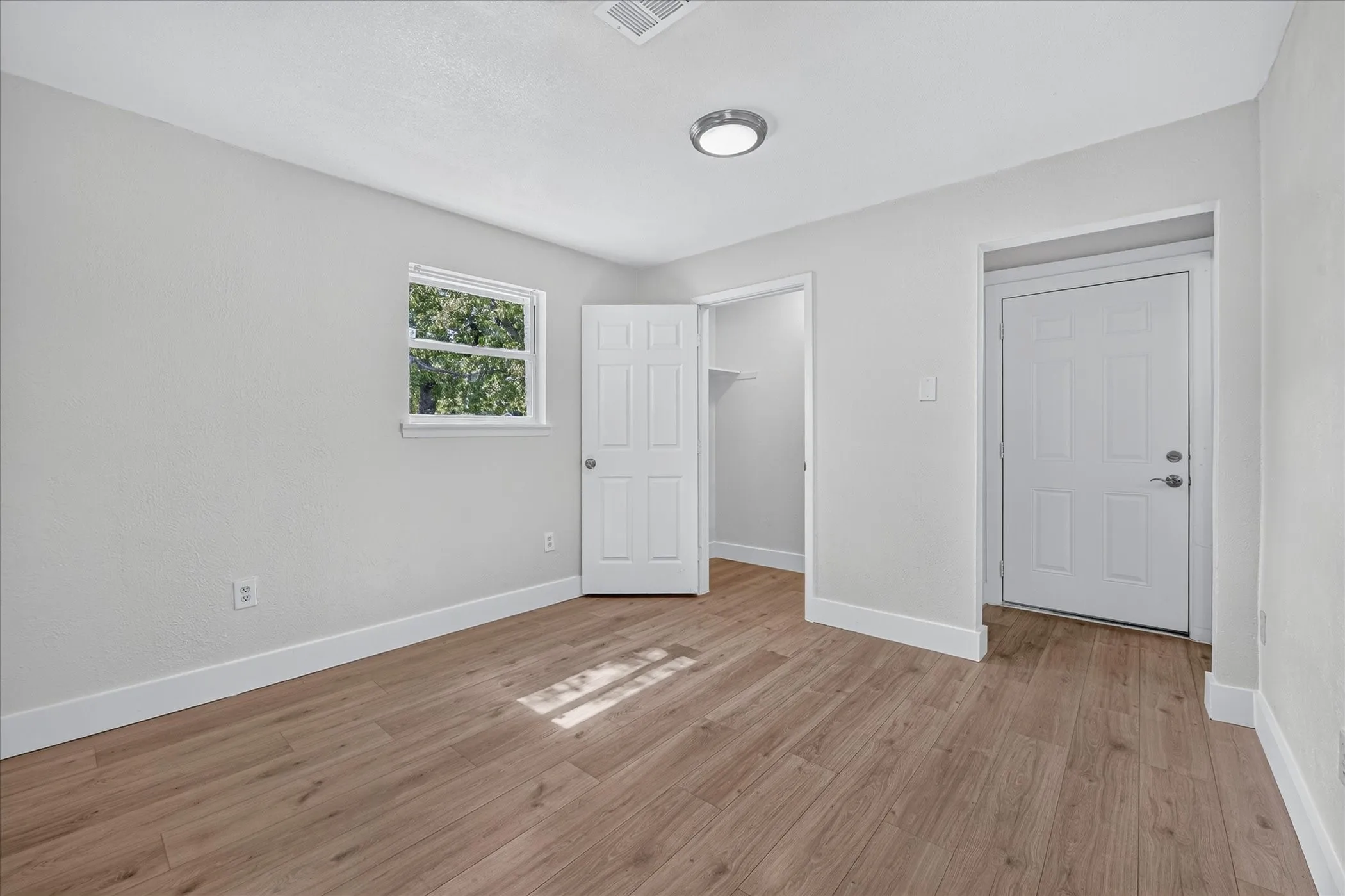 Single Family Residence For Sale in Dallas County , 2335 Loyce Drive, Mesquite, Texas 75149, 3 Bedroom, 1 Bathroom, Garage spaces, 1,219 Sqft, built in 1954, mls#21365681, Real Estate Agent in Mesquite, Homes For Sale in Dallas county, Homes For Sale in Mesquite, Realtor in Mesquite Texas, Real Estate Brokerage Independent Realty Texas, Luminita Cordes Realtor