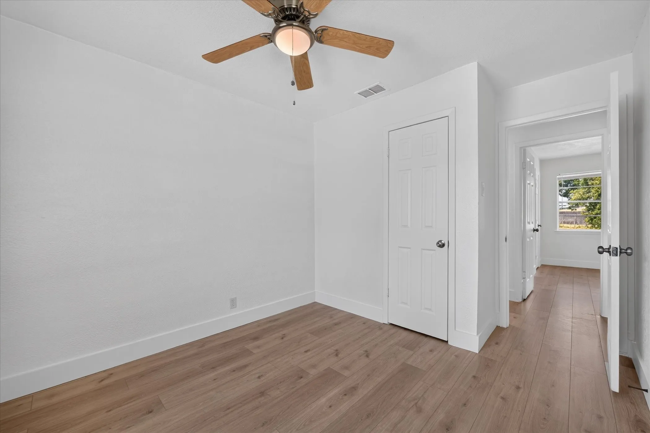 Single Family Residence For Sale in Dallas County , 2335 Loyce Drive, Mesquite, Texas 75149, 3 Bedroom, 1 Bathroom, Garage spaces, 1,219 Sqft, built in 1954, mls#21365681, Real Estate Agent in Mesquite, Homes For Sale in Dallas county, Homes For Sale in Mesquite, Realtor in Mesquite Texas, Real Estate Brokerage Independent Realty Texas, Luminita Cordes Realtor