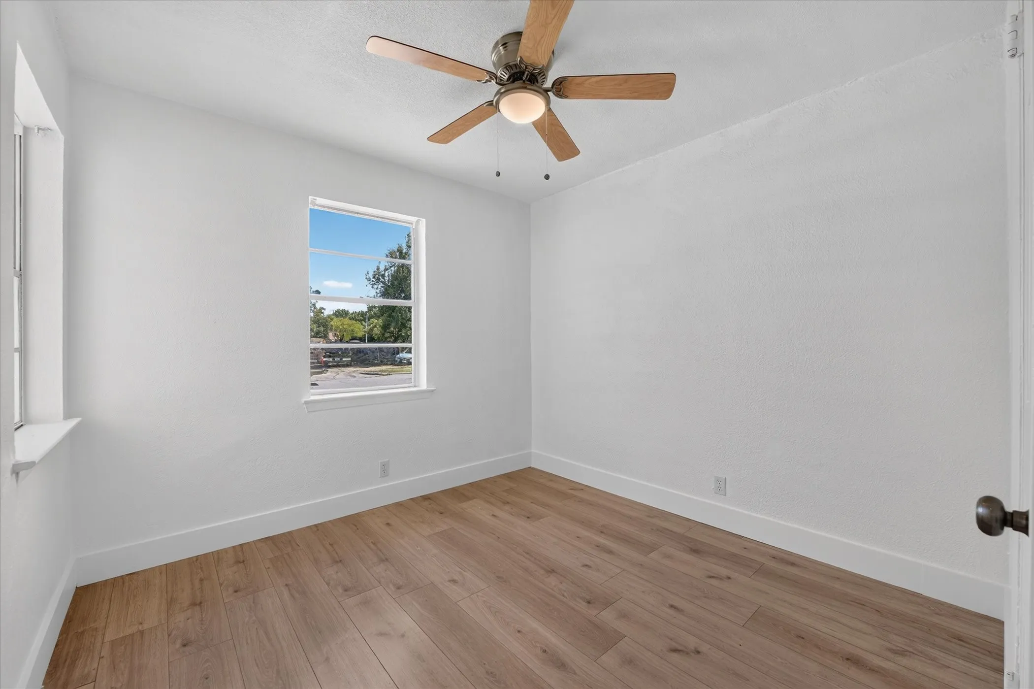 Single Family Residence For Sale in Dallas County , 2335 Loyce Drive, Mesquite, Texas 75149, 3 Bedroom, 1 Bathroom, Garage spaces, 1,219 Sqft, built in 1954, mls#21365681, Real Estate Agent in Mesquite, Homes For Sale in Dallas county, Homes For Sale in Mesquite, Realtor in Mesquite Texas, Real Estate Brokerage Independent Realty Texas, Luminita Cordes Realtor