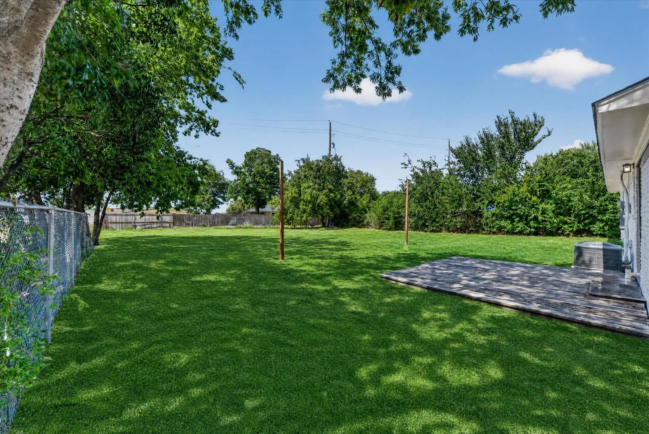 Single Family Residence For Sale in Dallas County , 2335 Loyce Drive, Mesquite, Texas 75149, 3 Bedroom, 1 Bathroom, Garage spaces, 1,219 Sqft, built in 1954, mls#21365681, Real Estate Agent in Mesquite, Homes For Sale in Dallas county, Homes For Sale in Mesquite, Realtor in Mesquite Texas, Real Estate Brokerage Independent Realty Texas, Luminita Cordes Realtor