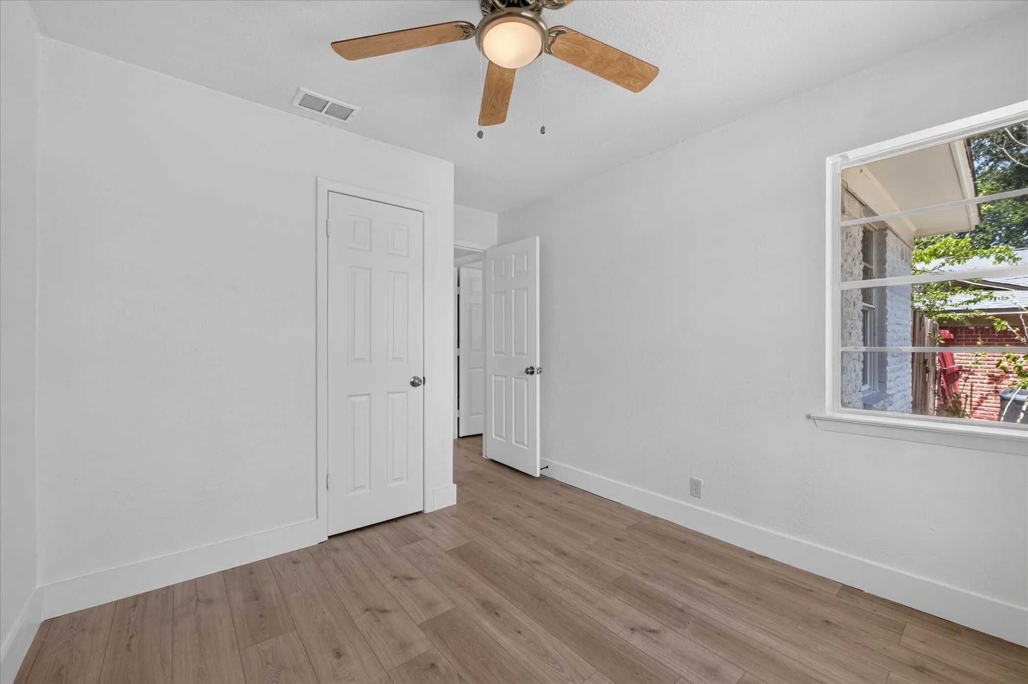 Single Family Residence For Sale in Dallas County , 2335 Loyce Drive, Mesquite, Texas 75149, 3 Bedroom, 1 Bathroom, Garage spaces, 1,219 Sqft, built in 1954, mls#21365681, Real Estate Agent in Mesquite, Homes For Sale in Dallas county, Homes For Sale in Mesquite, Realtor in Mesquite Texas, Real Estate Brokerage Independent Realty Texas, Luminita Cordes Realtor