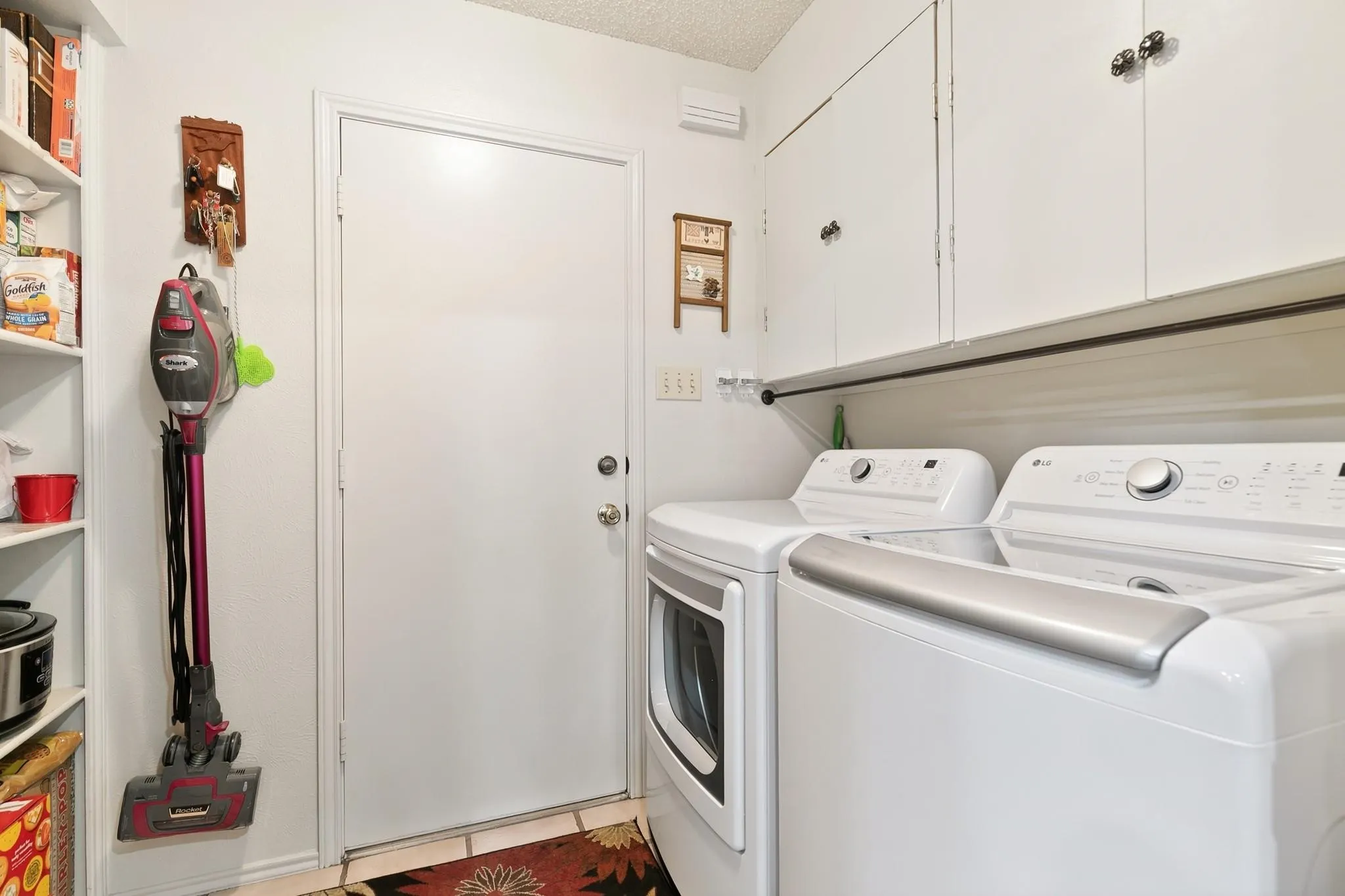 Single Family Residence For Sale in Dallas County , 417 Stroud Lane, Garland, Texas 75043, 3 Bedroom, 2 Bathroom, 2 Garage spaces, 1,942 Sqft, built in 1980, mls#21365373, Real Estate Agent in Garland, Homes For Sale in Dallas county, Homes For Sale in Garland, Realtor in Garland Texas, Real Estate Brokerage Independent Realty Texas, Luminita Cordes Realtor