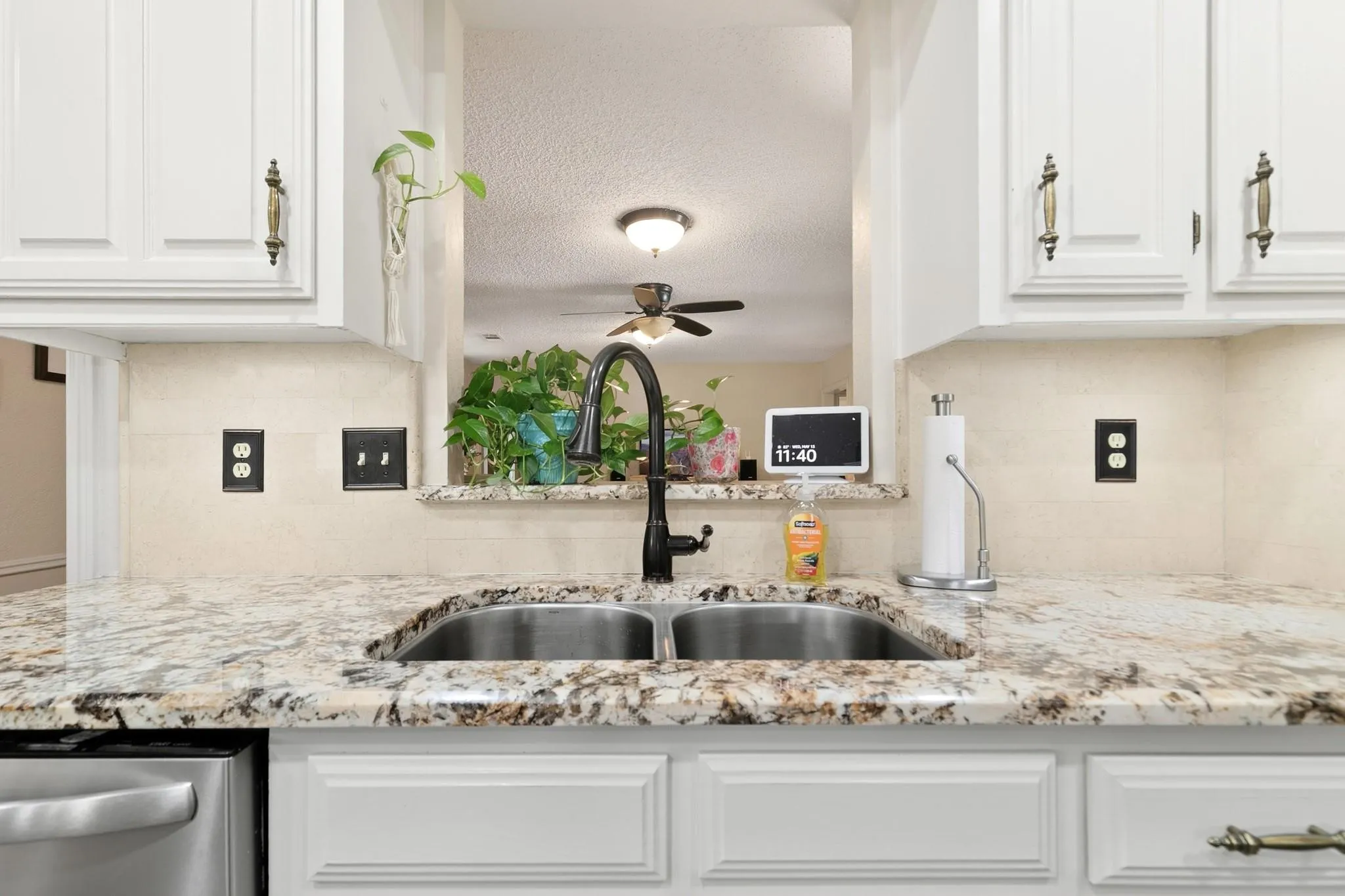 Single Family Residence For Sale in Dallas County , 417 Stroud Lane, Garland, Texas 75043, 3 Bedroom, 2 Bathroom, 2 Garage spaces, 1,942 Sqft, built in 1980, mls#21365373, Real Estate Agent in Garland, Homes For Sale in Dallas county, Homes For Sale in Garland, Realtor in Garland Texas, Real Estate Brokerage Independent Realty Texas, Luminita Cordes Realtor