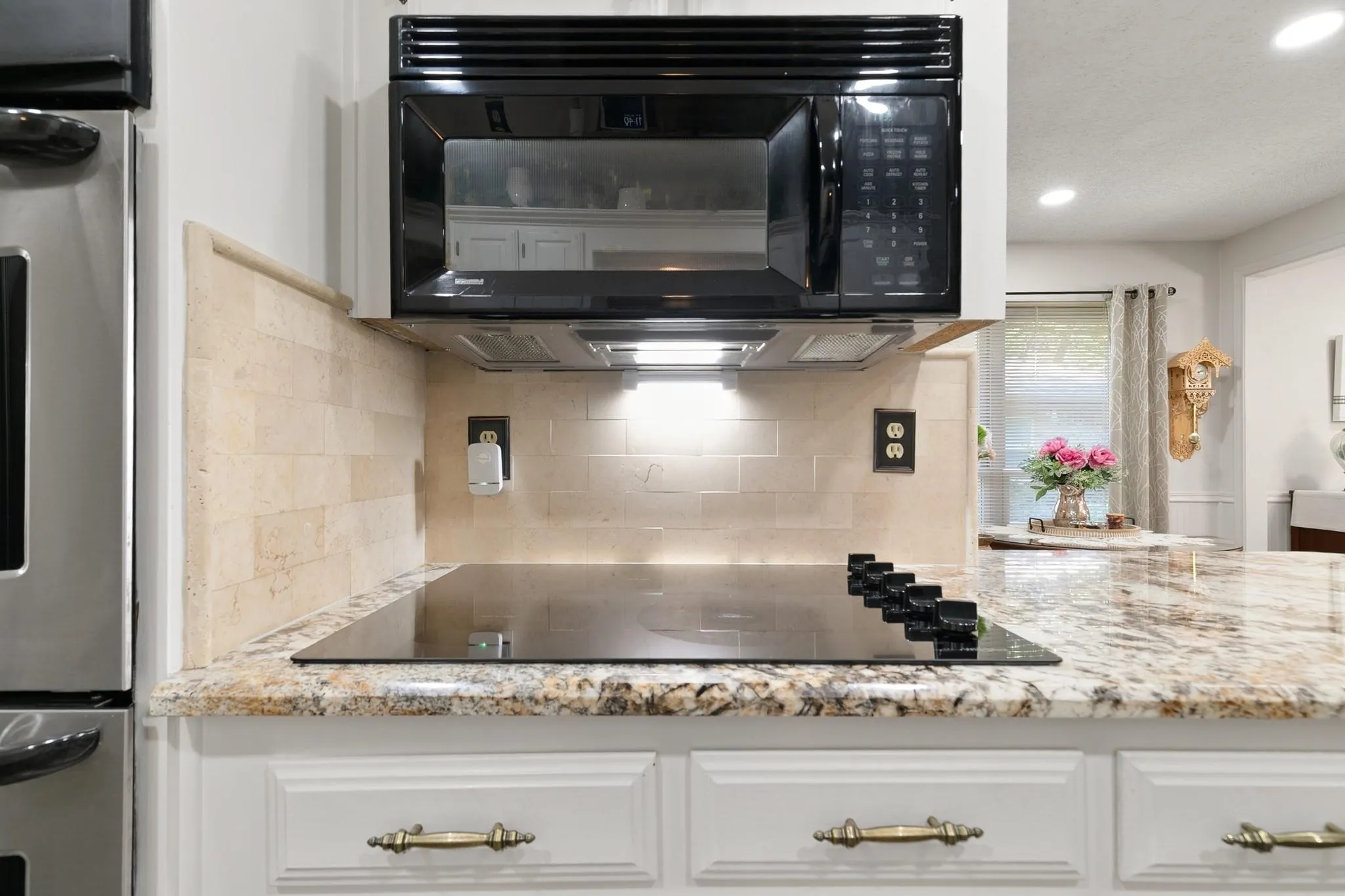 Single Family Residence For Sale in Dallas County , 417 Stroud Lane, Garland, Texas 75043, 3 Bedroom, 2 Bathroom, 2 Garage spaces, 1,942 Sqft, built in 1980, mls#21365373, Real Estate Agent in Garland, Homes For Sale in Dallas county, Homes For Sale in Garland, Realtor in Garland Texas, Real Estate Brokerage Independent Realty Texas, Luminita Cordes Realtor