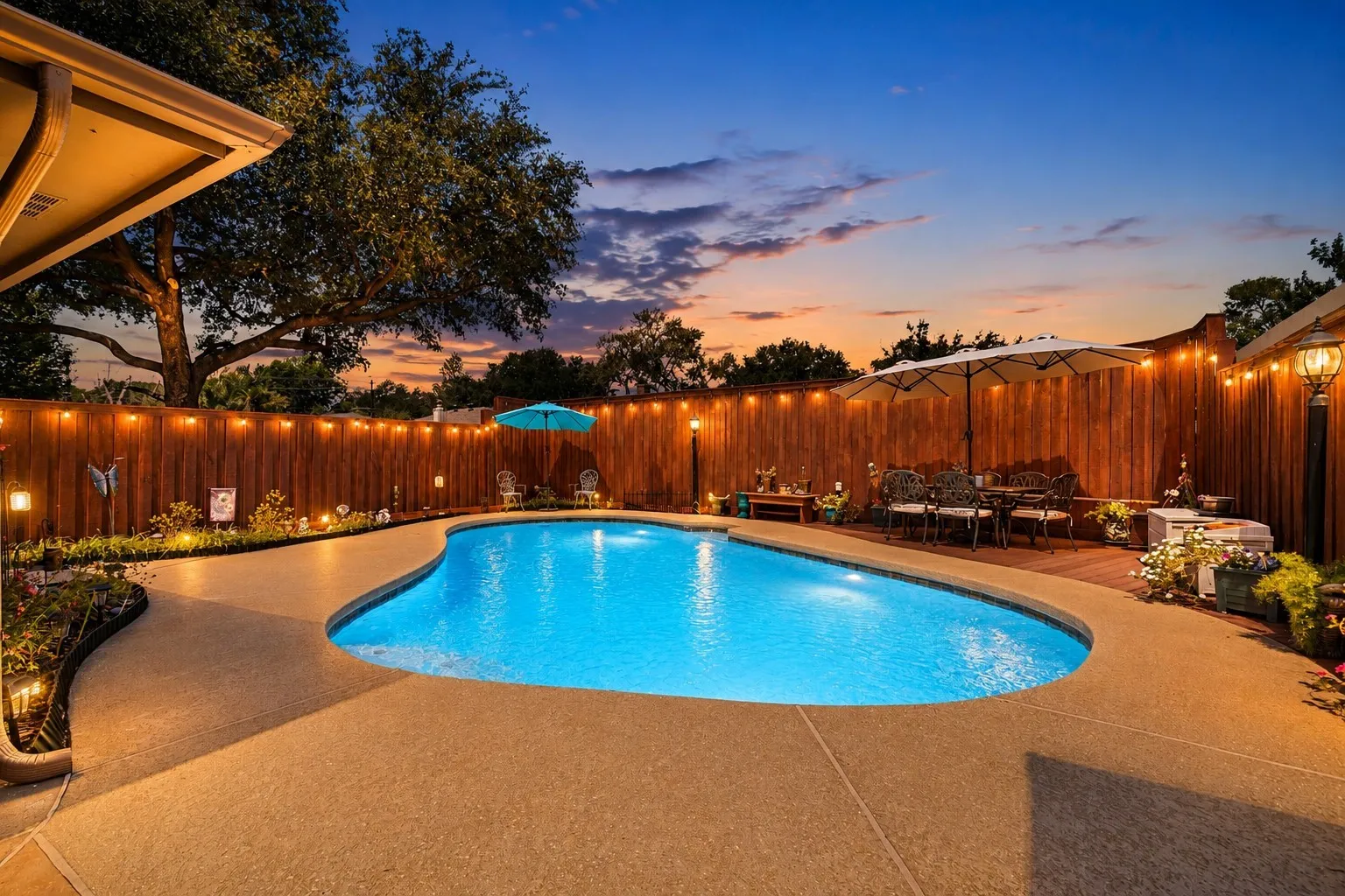 Single Family Residence For Sale in Dallas County , 417 Stroud Lane, Garland, Texas 75043, 3 Bedroom, 2 Bathroom, 2 Garage spaces, 1,942 Sqft, built in 1980, mls#21365373, Real Estate Agent in Garland, Homes For Sale in Dallas county, Homes For Sale in Garland, Realtor in Garland Texas, Real Estate Brokerage Independent Realty Texas, Luminita Cordes Realtor