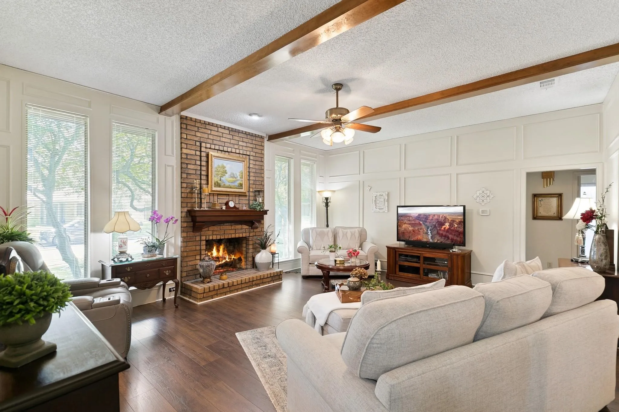 Single Family Residence For Sale in Dallas County , 417 Stroud Lane, Garland, Texas 75043, 3 Bedroom, 2 Bathroom, 2 Garage spaces, 1,942 Sqft, built in 1980, mls#21365373, Real Estate Agent in Garland, Homes For Sale in Dallas county, Homes For Sale in Garland, Realtor in Garland Texas, Real Estate Brokerage Independent Realty Texas, Luminita Cordes Realtor
