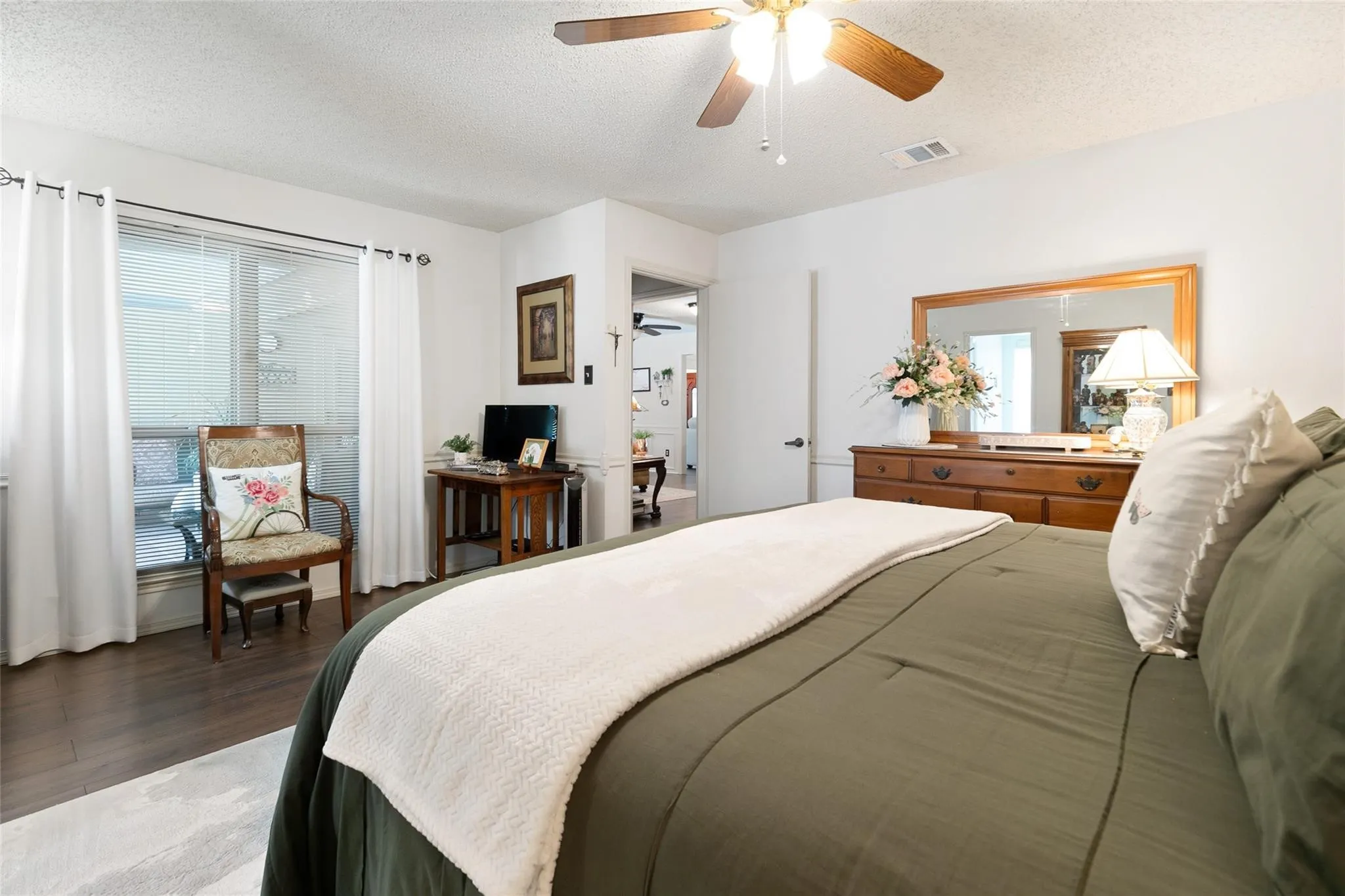 Single Family Residence For Sale in Dallas County , 417 Stroud Lane, Garland, Texas 75043, 3 Bedroom, 2 Bathroom, 2 Garage spaces, 1,942 Sqft, built in 1980, mls#21365373, Real Estate Agent in Garland, Homes For Sale in Dallas county, Homes For Sale in Garland, Realtor in Garland Texas, Real Estate Brokerage Independent Realty Texas, Luminita Cordes Realtor