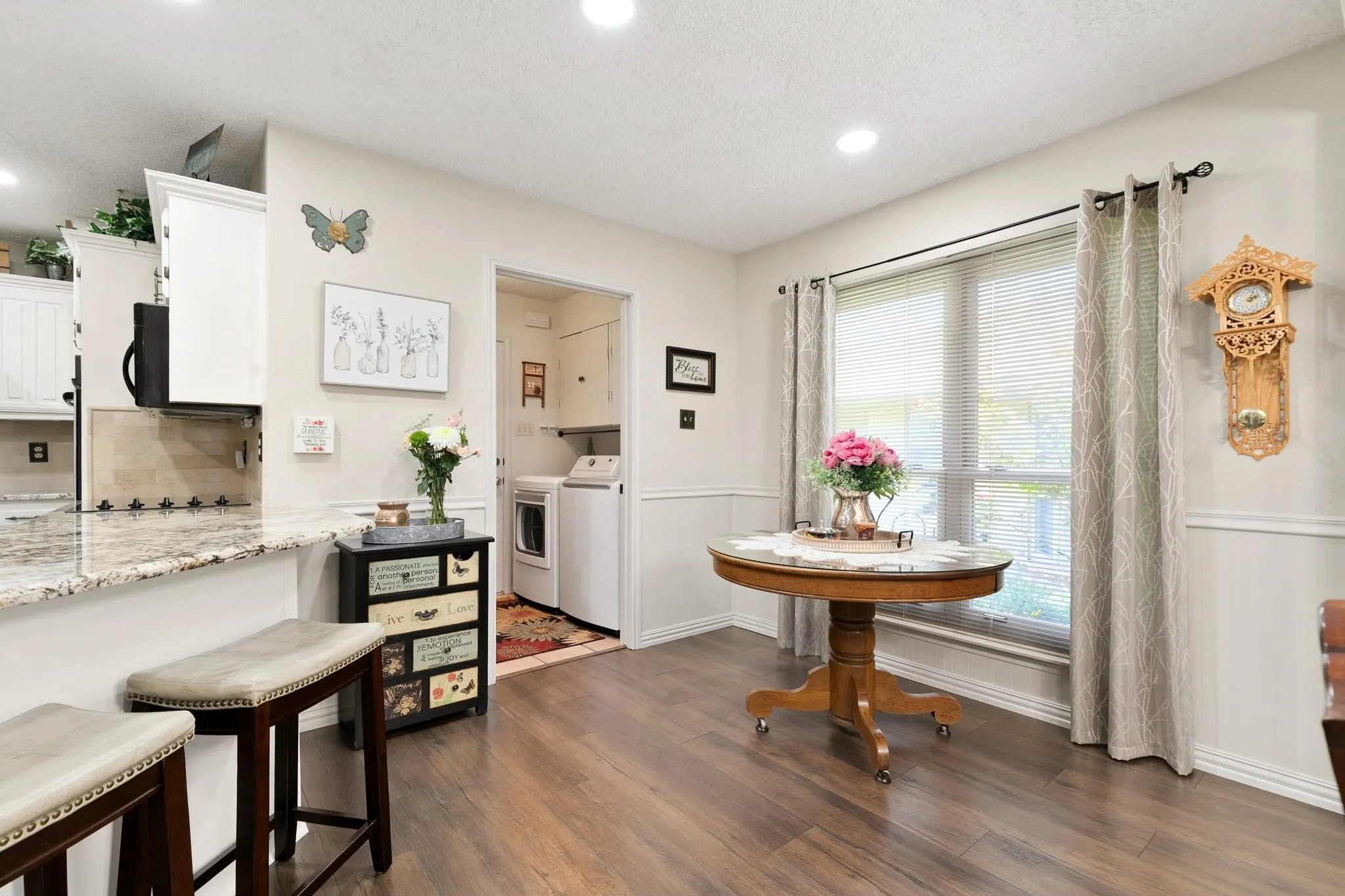 Single Family Residence For Sale in Dallas County , 417 Stroud Lane, Garland, Texas 75043, 3 Bedroom, 2 Bathroom, 2 Garage spaces, 1,942 Sqft, built in 1980, mls#21365373, Real Estate Agent in Garland, Homes For Sale in Dallas county, Homes For Sale in Garland, Realtor in Garland Texas, Real Estate Brokerage Independent Realty Texas, Luminita Cordes Realtor