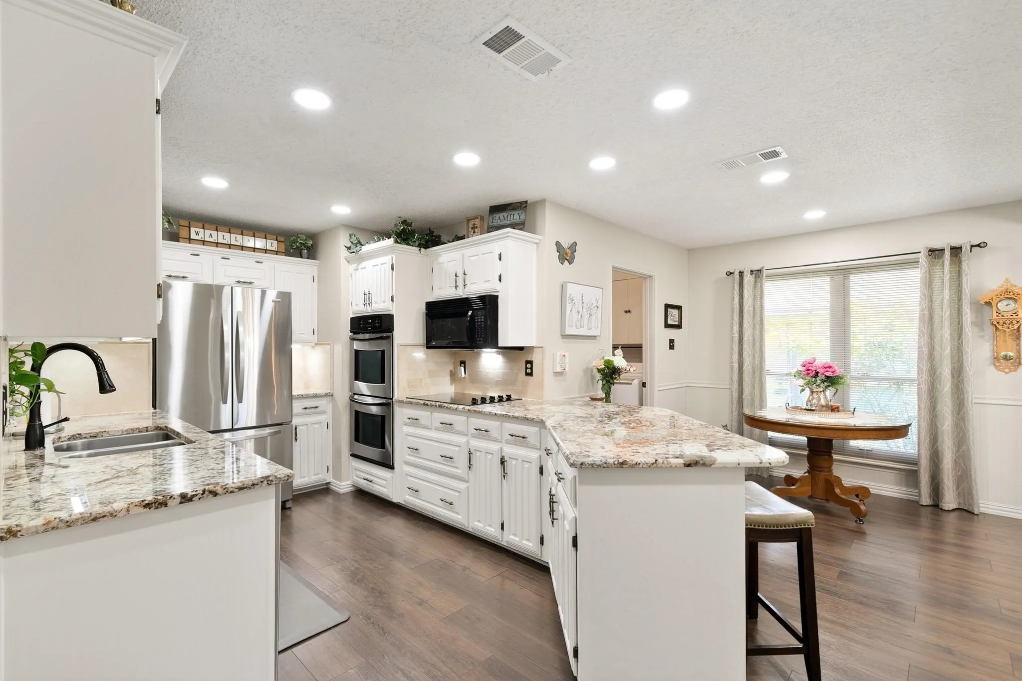 Single Family Residence For Sale in Dallas County , 417 Stroud Lane, Garland, Texas 75043, 3 Bedroom, 2 Bathroom, 2 Garage spaces, 1,942 Sqft, built in 1980, mls#21365373, Real Estate Agent in Garland, Homes For Sale in Dallas county, Homes For Sale in Garland, Realtor in Garland Texas, Real Estate Brokerage Independent Realty Texas, Luminita Cordes Realtor
