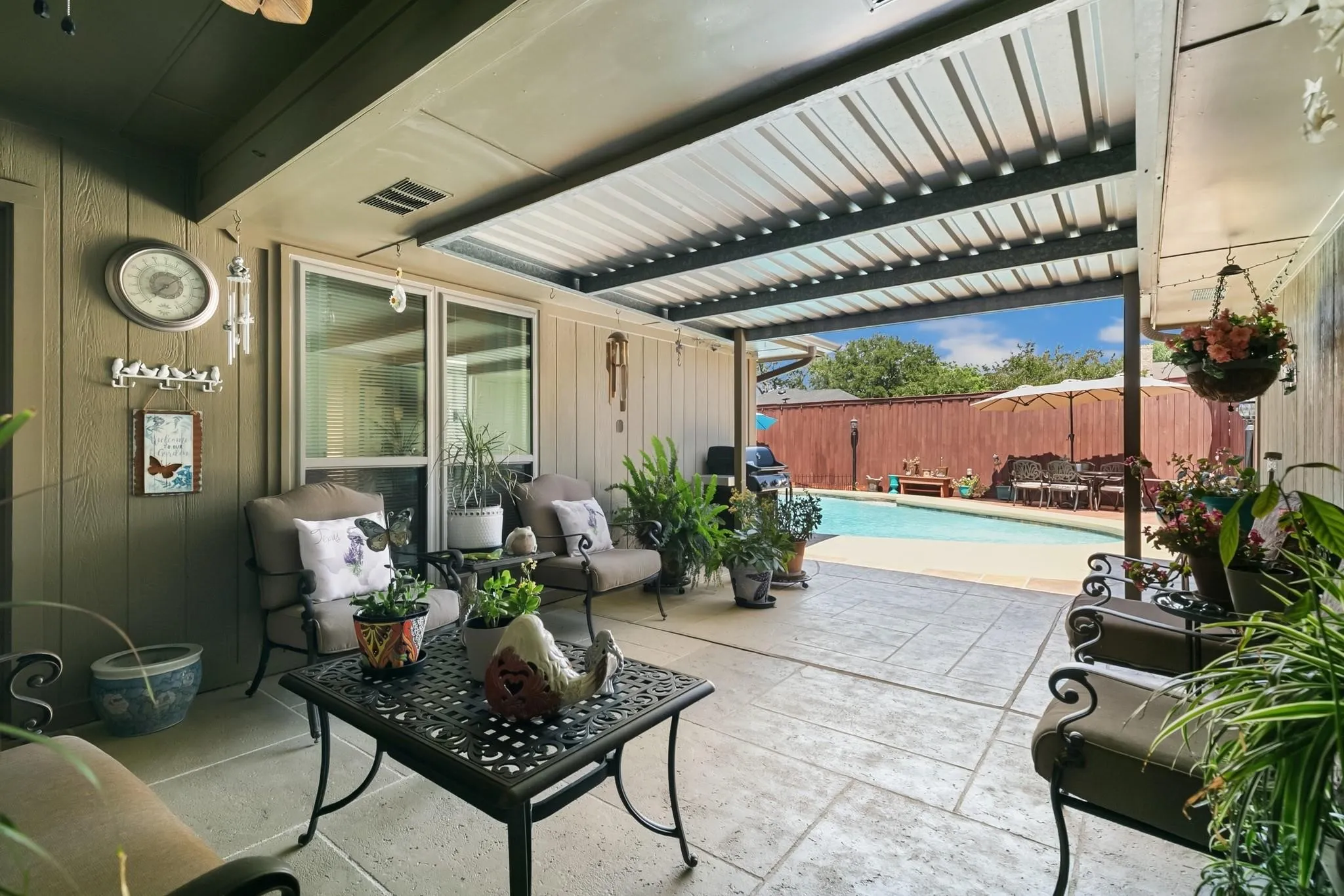 Single Family Residence For Sale in Dallas County , 417 Stroud Lane, Garland, Texas 75043, 3 Bedroom, 2 Bathroom, 2 Garage spaces, 1,942 Sqft, built in 1980, mls#21365373, Real Estate Agent in Garland, Homes For Sale in Dallas county, Homes For Sale in Garland, Realtor in Garland Texas, Real Estate Brokerage Independent Realty Texas, Luminita Cordes Realtor