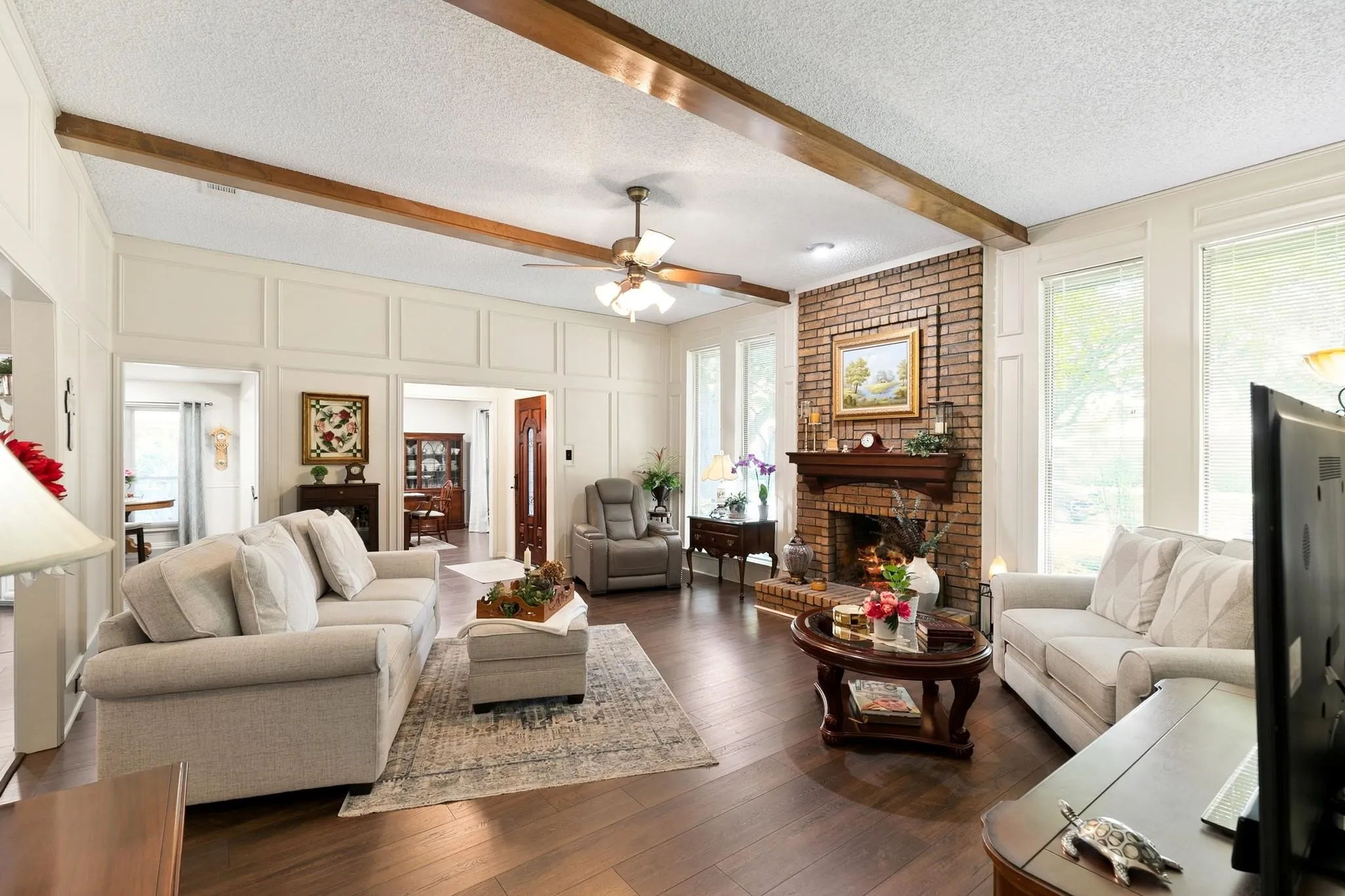 Single Family Residence For Sale in Dallas County , 417 Stroud Lane, Garland, Texas 75043, 3 Bedroom, 2 Bathroom, 2 Garage spaces, 1,942 Sqft, built in 1980, mls#21365373, Real Estate Agent in Garland, Homes For Sale in Dallas county, Homes For Sale in Garland, Realtor in Garland Texas, Real Estate Brokerage Independent Realty Texas, Luminita Cordes Realtor