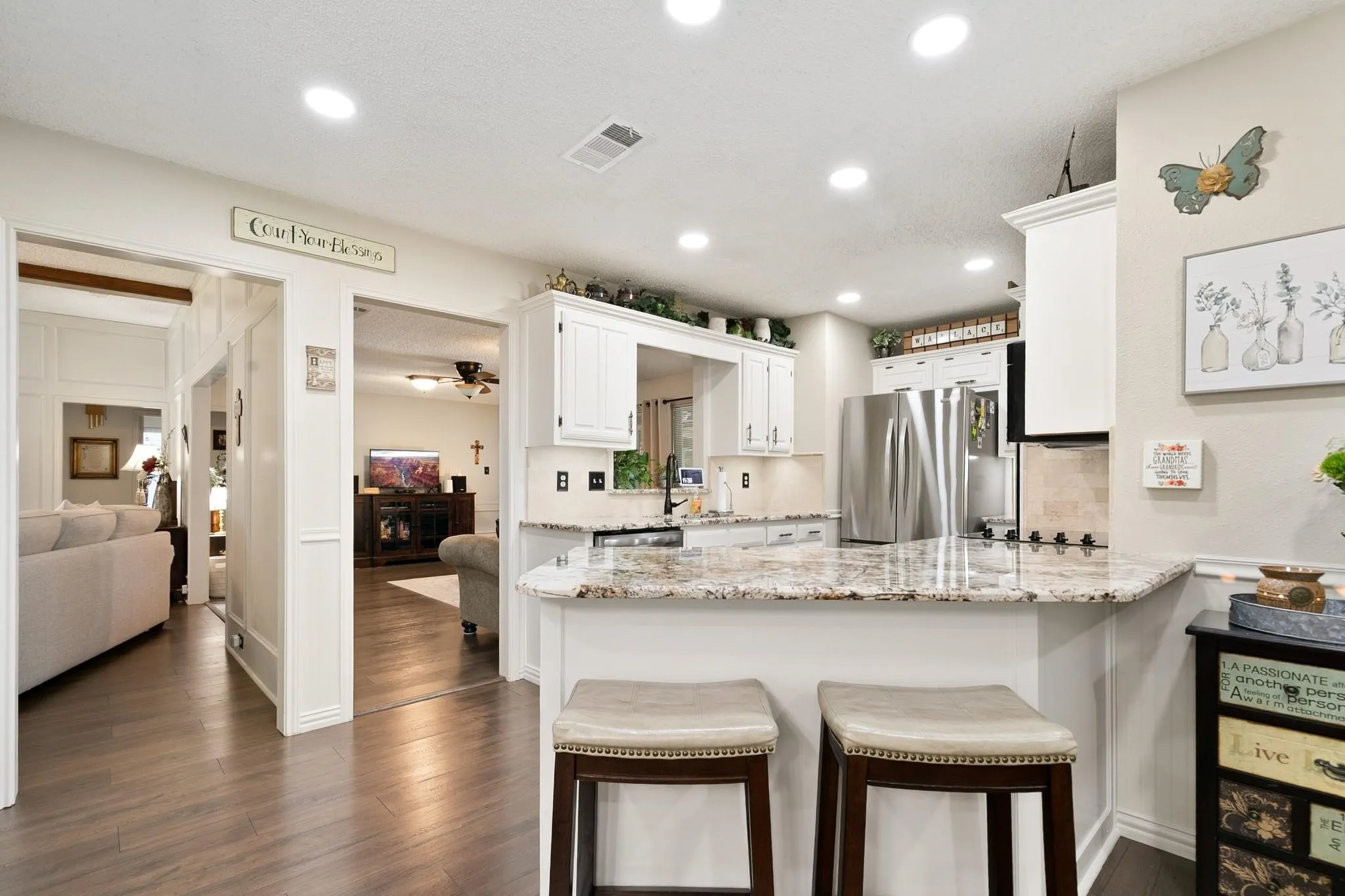 Single Family Residence For Sale in Dallas County , 417 Stroud Lane, Garland, Texas 75043, 3 Bedroom, 2 Bathroom, 2 Garage spaces, 1,942 Sqft, built in 1980, mls#21365373, Real Estate Agent in Garland, Homes For Sale in Dallas county, Homes For Sale in Garland, Realtor in Garland Texas, Real Estate Brokerage Independent Realty Texas, Luminita Cordes Realtor