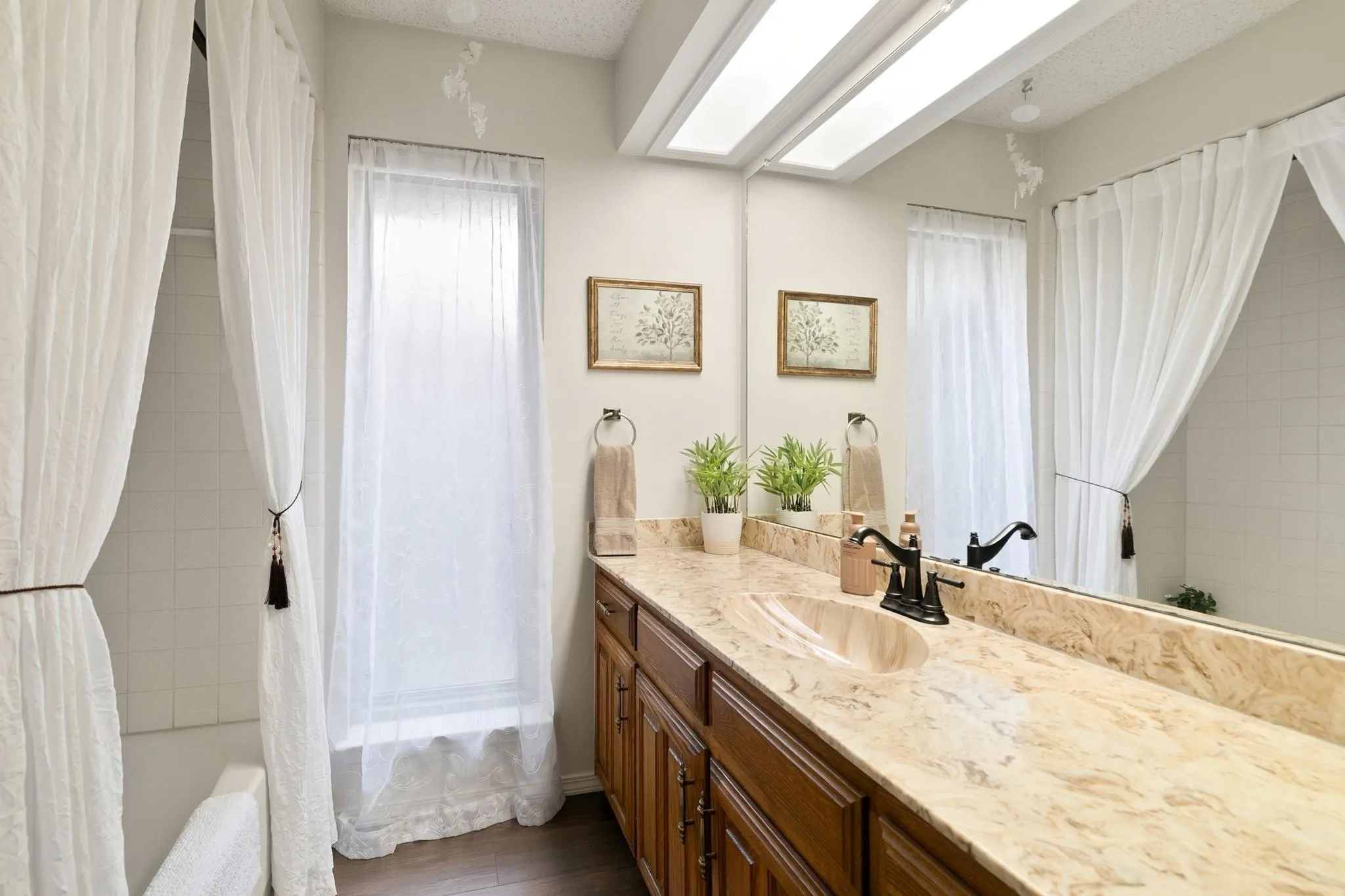 Single Family Residence For Sale in Dallas County , 417 Stroud Lane, Garland, Texas 75043, 3 Bedroom, 2 Bathroom, 2 Garage spaces, 1,942 Sqft, built in 1980, mls#21365373, Real Estate Agent in Garland, Homes For Sale in Dallas county, Homes For Sale in Garland, Realtor in Garland Texas, Real Estate Brokerage Independent Realty Texas, Luminita Cordes Realtor