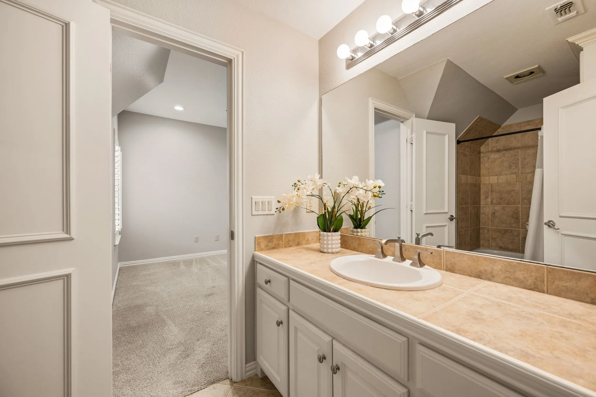 upstairs full bath