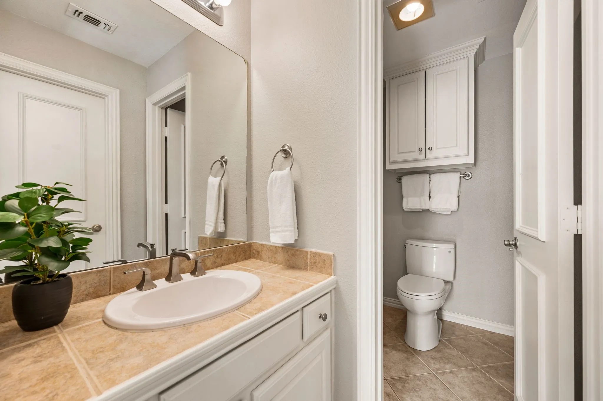 Single Family Residence For Sale in Denton County , 4472 Donegal Drive, Frisco, Texas 75034, 5 Bedroom, 4 Bathroom, 3 Garage spaces, 4,250 Sqft, built in 2003, mls#21354931, Real Estate Agent in Frisco, Homes For Sale in Denton county, Homes For Sale in Frisco, Realtor in Frisco Texas, Real Estate Brokerage Independent Realty Texas, Luminita Cordes Realtor