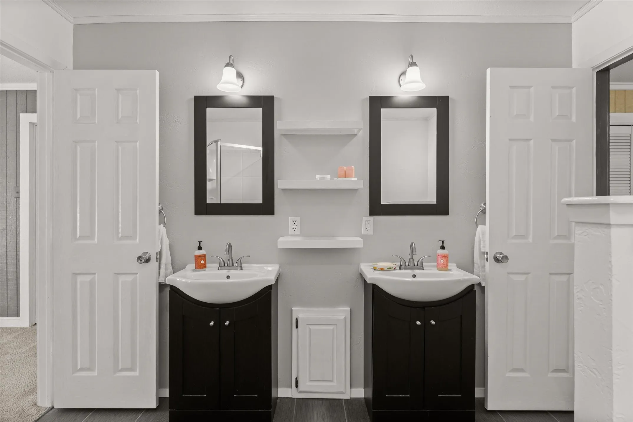 Dual vanities