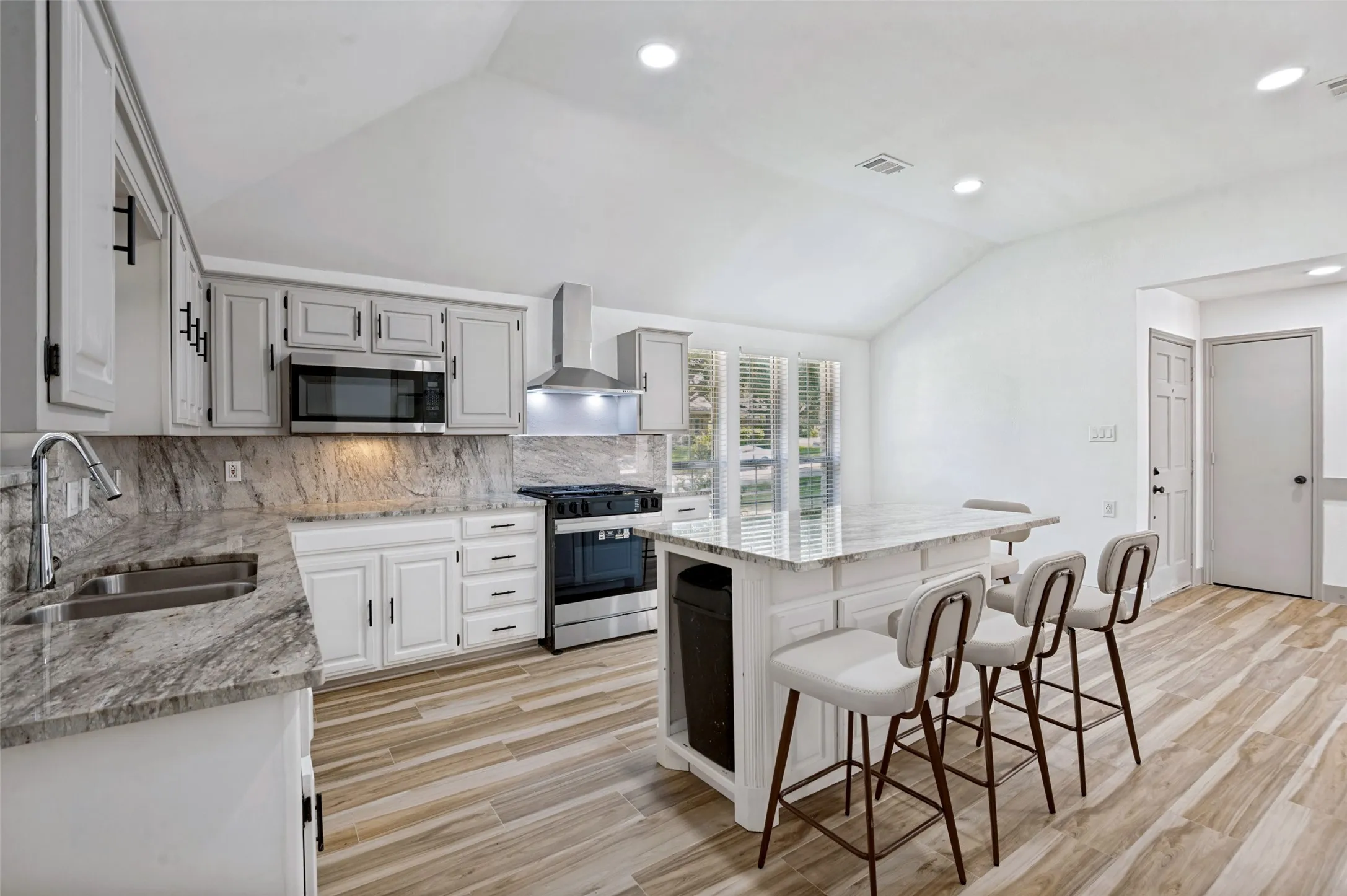Single Family Residence For Sale in Collin County , 4316 Denver Drive, Plano, Texas 75093, 3 Bedroom, 2 Bathroom, 2 Garage spaces, 1,893 Sqft, built in 1983, mls#21365765, Real Estate Agent in Plano, Homes For Sale in Collin county, Homes For Sale in Plano, Realtor in Plano Texas, Real Estate Brokerage Independent Realty Texas, Luminita Cordes Realtor