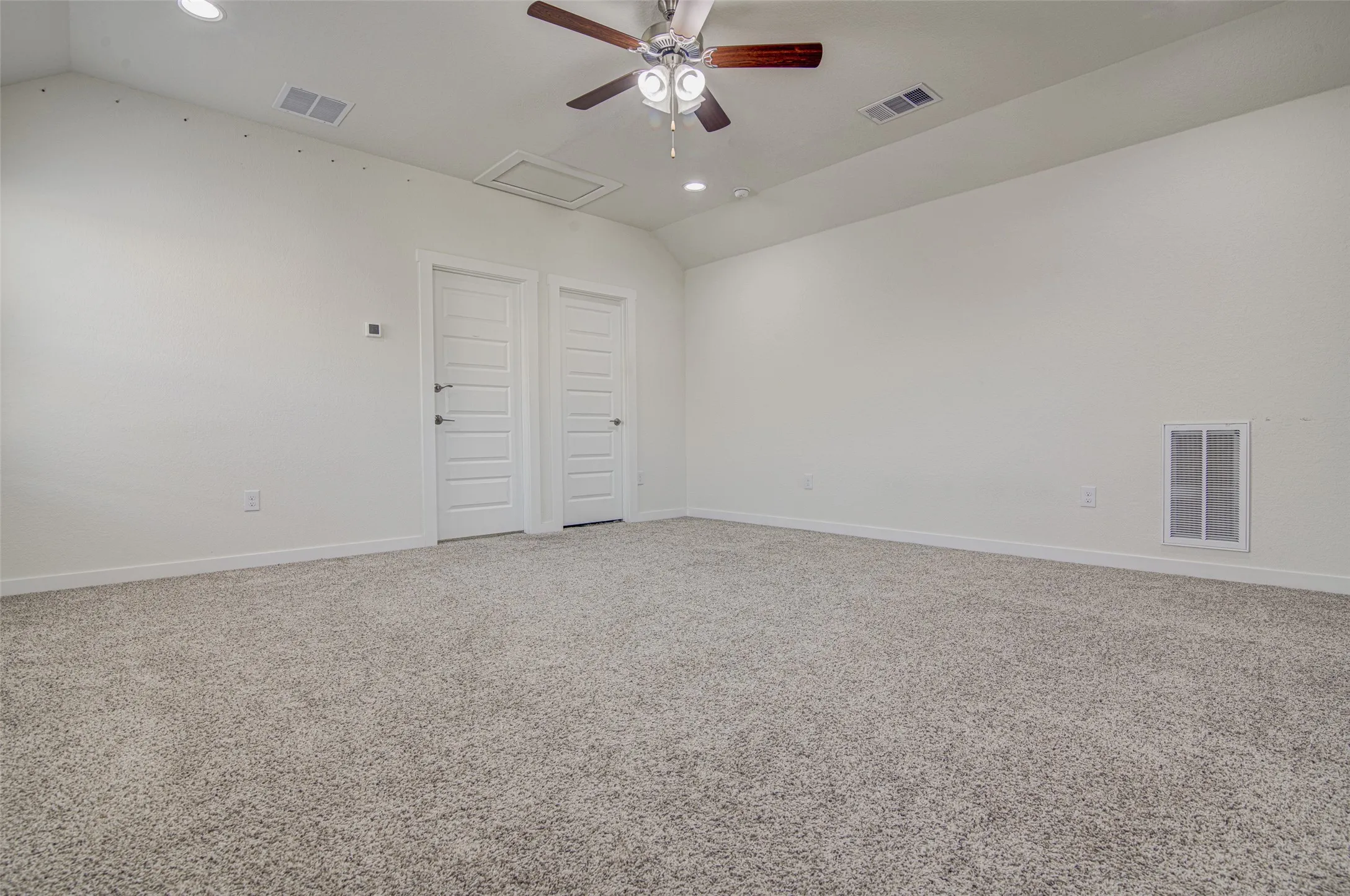 Single Family Residence For Sale in Williamson County , 106 Bear Paw Run, Georgetown, Texas 78628, 4 Bedroom, 3 Bathroom, 2 Garage spaces, 2,345 Sqft, built in 2020, mls#21365666, Real Estate Agent in Georgetown, Homes For Sale in Williamson county, Homes For Sale in Georgetown, Realtor in Georgetown Texas, Real Estate Brokerage Independent Realty Texas, Luminita Cordes Realtor