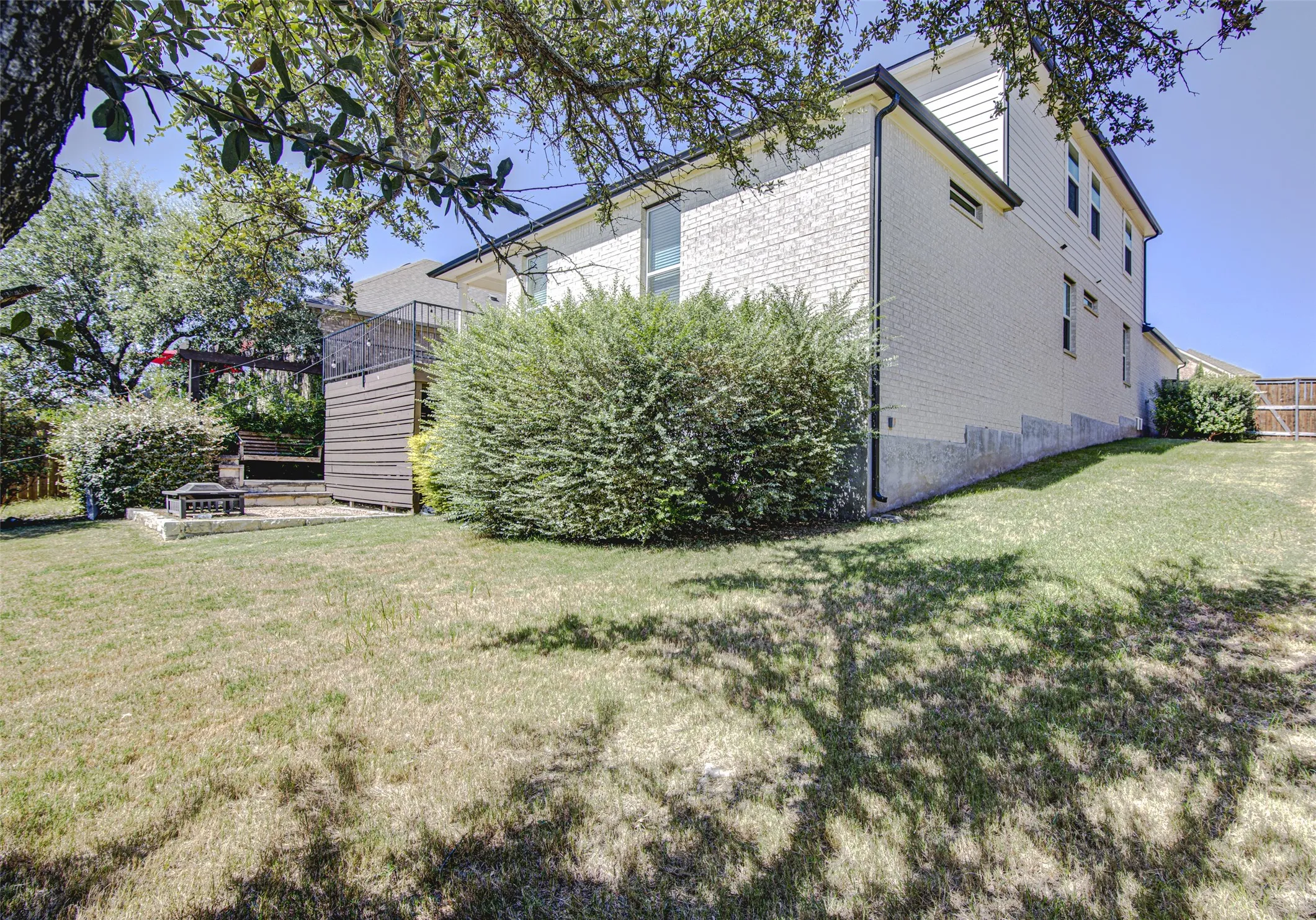 Single Family Residence For Sale in Williamson County , 106 Bear Paw Run, Georgetown, Texas 78628, 4 Bedroom, 3 Bathroom, 2 Garage spaces, 2,345 Sqft, built in 2020, mls#21365666, Real Estate Agent in Georgetown, Homes For Sale in Williamson county, Homes For Sale in Georgetown, Realtor in Georgetown Texas, Real Estate Brokerage Independent Realty Texas, Luminita Cordes Realtor