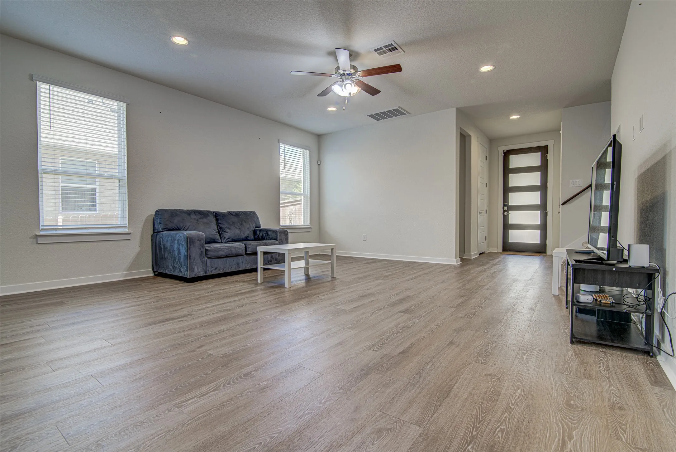 Single Family Residence For Sale in Williamson County , 106 Bear Paw Run, Georgetown, Texas 78628, 4 Bedroom, 3 Bathroom, 2 Garage spaces, 2,345 Sqft, built in 2020, mls#21365666, Real Estate Agent in Georgetown, Homes For Sale in Williamson county, Homes For Sale in Georgetown, Realtor in Georgetown Texas, Real Estate Brokerage Independent Realty Texas, Luminita Cordes Realtor
