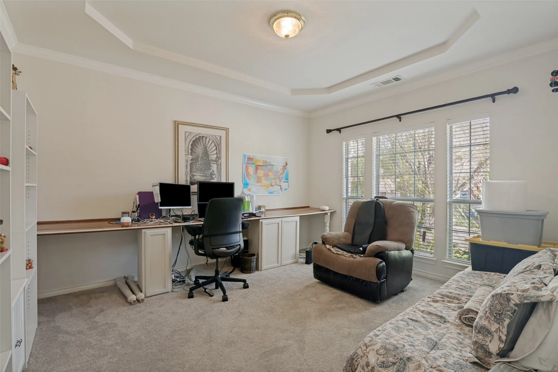 Tray ceiling with crown molding
