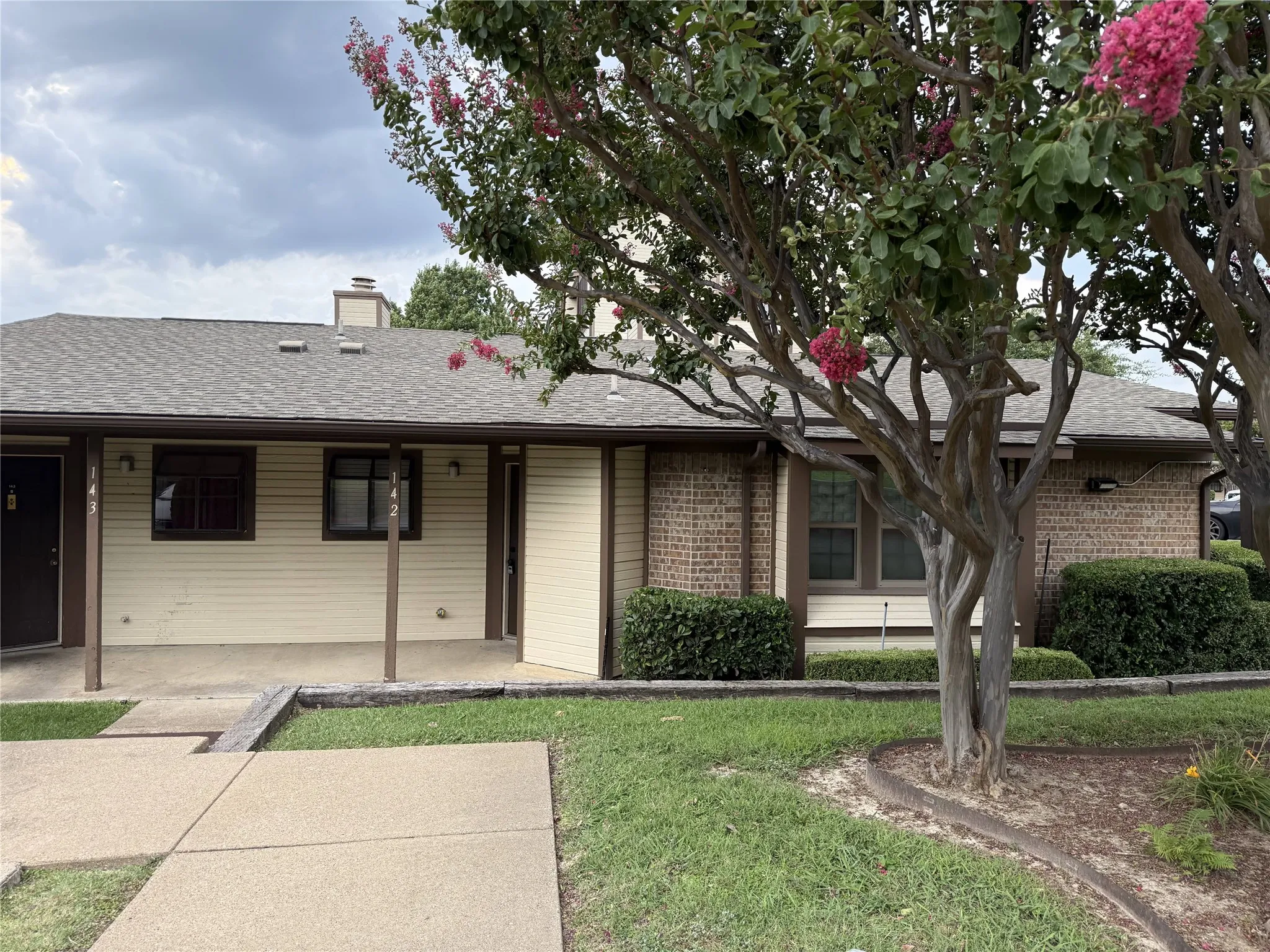 Condominium For Rent in Rockwall County , 142 Henry M Chandler Drive, Rockwall, Texas 75032, 2 Bedroom, 2 Bathroom, Garage spaces, 1,020 Sqft, built in 1983, mls#21364868, Real Estate Agent in Rockwall, Homes For Rent in Rockwall county, Homes For Rent in Rockwall, Realtor in Rockwall Texas, Real Estate Brokerage Independent Realty Texas, Luminita Cordes Realtor