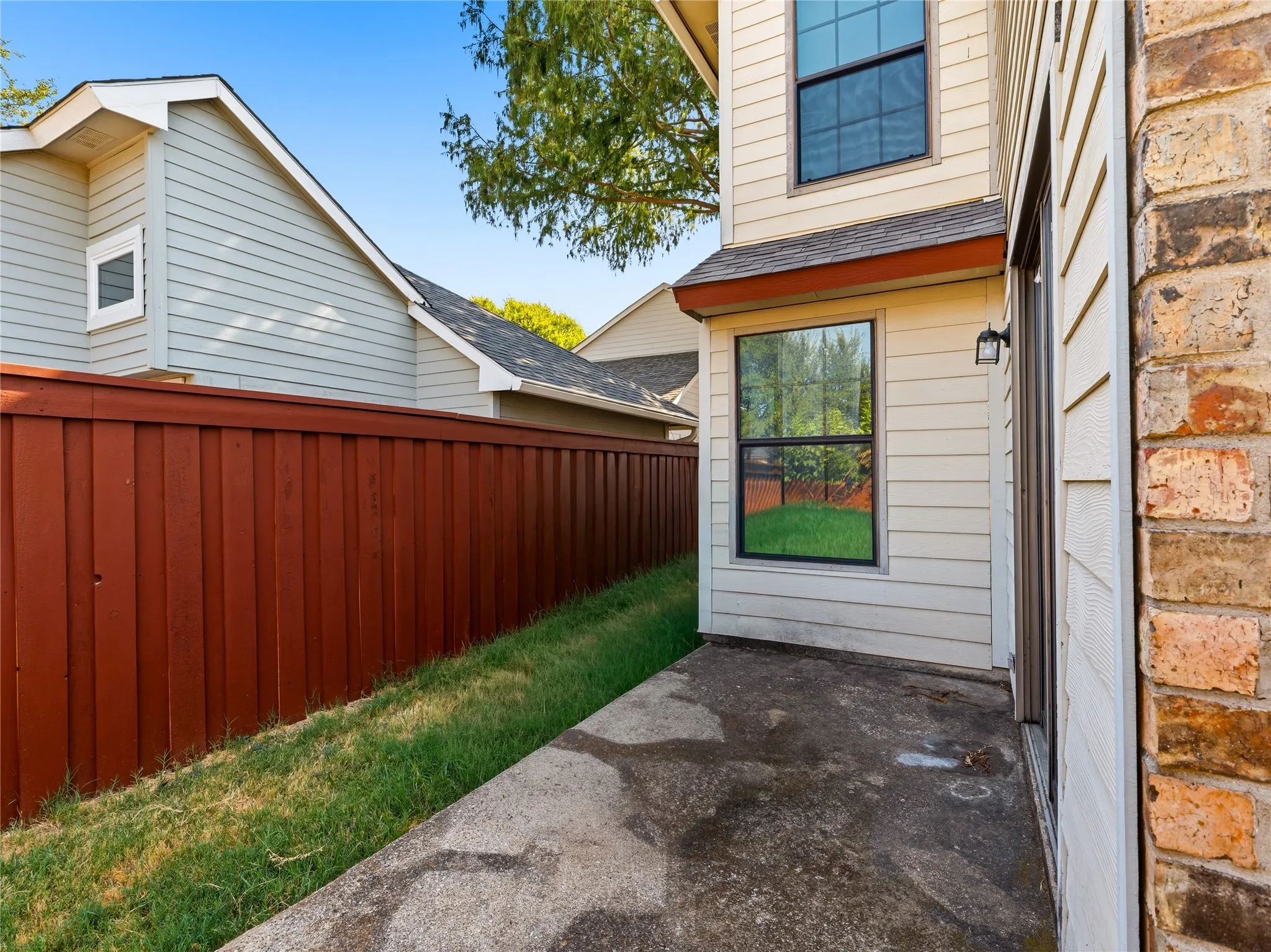 Single Family Residence For Sale in Denton County , 2905 Courtland Drive, Dallas, Texas 75287, 3 Bedroom, 2 Bathroom, 1 Garage spaces, 1,268 Sqft, built in 1984, mls#21365746, Real Estate Agent in Dallas, Homes For Sale in Denton county, Homes For Sale in Dallas, Realtor in Dallas Texas, Real Estate Brokerage Independent Realty Texas, Luminita Cordes Realtor