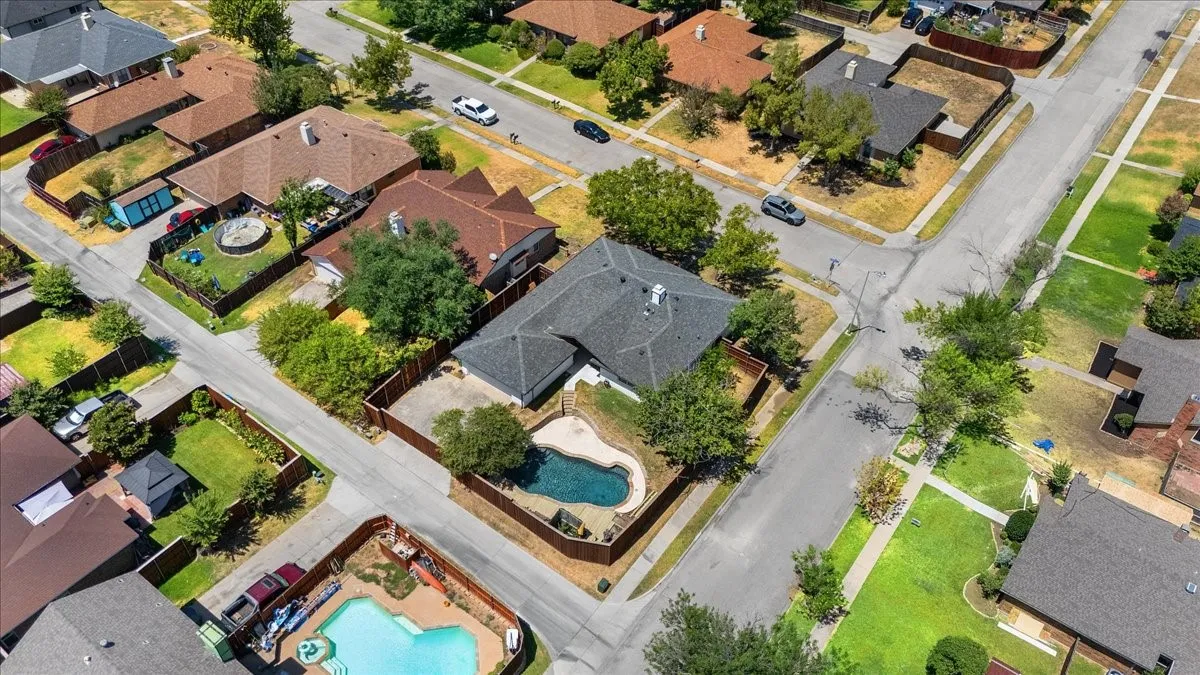 Single Family Residence For Sale in Denton County , 1732 Brighton Drive, Carrollton, Texas 75007, 4 Bedroom, 2 Bathroom, 2 Garage spaces, 1,915 Sqft, built in 1983, mls#21361846, Real Estate Agent in Carrollton, Homes For Sale in Denton county, Homes For Sale in Carrollton, Realtor in Carrollton Texas, Real Estate Brokerage Independent Realty Texas, Luminita Cordes Realtor