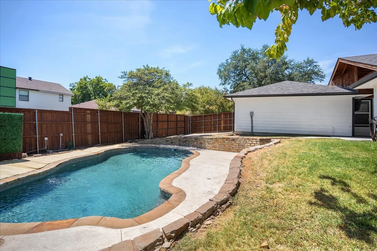 Single Family Residence For Sale in Denton County , 1732 Brighton Drive, Carrollton, Texas 75007, 4 Bedroom, 2 Bathroom, 2 Garage spaces, 1,915 Sqft, built in 1983, mls#21361846, Real Estate Agent in Carrollton, Homes For Sale in Denton county, Homes For Sale in Carrollton, Realtor in Carrollton Texas, Real Estate Brokerage Independent Realty Texas, Luminita Cordes Realtor
