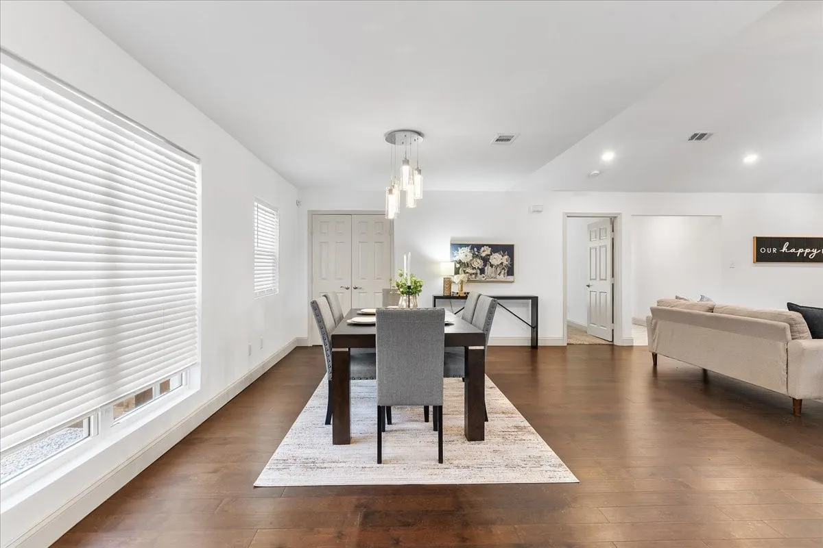 Single Family Residence For Sale in Denton County , 1732 Brighton Drive, Carrollton, Texas 75007, 4 Bedroom, 2 Bathroom, 2 Garage spaces, 1,915 Sqft, built in 1983, mls#21361846, Real Estate Agent in Carrollton, Homes For Sale in Denton county, Homes For Sale in Carrollton, Realtor in Carrollton Texas, Real Estate Brokerage Independent Realty Texas, Luminita Cordes Realtor