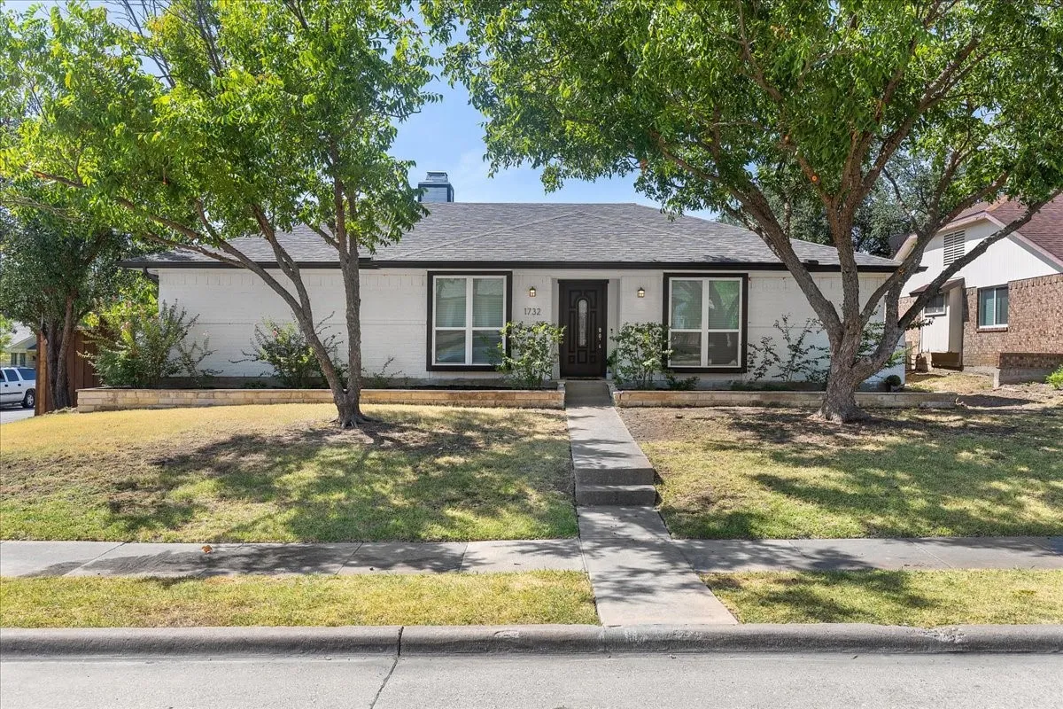 Single Family Residence For Sale in Denton County , 1732 Brighton Drive, Carrollton, Texas 75007, 4 Bedroom, 2 Bathroom, 2 Garage spaces, 1,915 Sqft, built in 1983, mls#21361846, Real Estate Agent in Carrollton, Homes For Sale in Denton county, Homes For Sale in Carrollton, Realtor in Carrollton Texas, Real Estate Brokerage Independent Realty Texas, Luminita Cordes Realtor