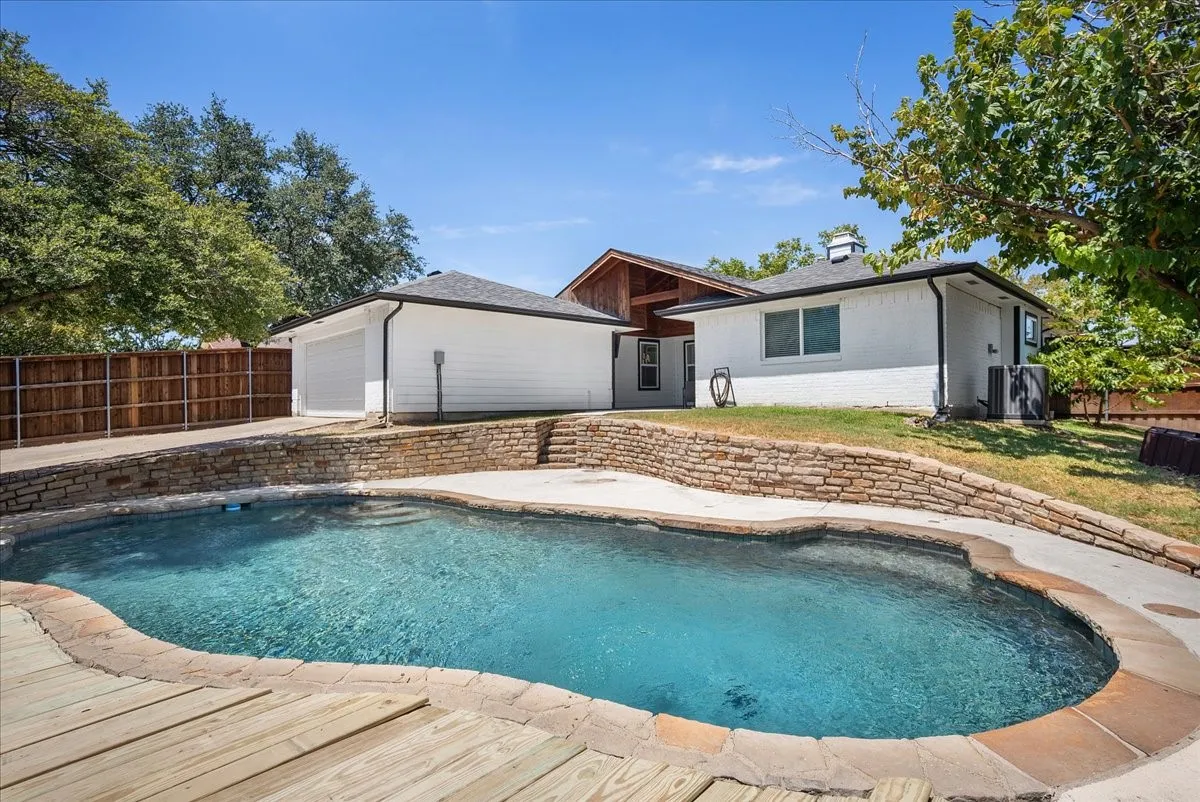 Single Family Residence For Sale in Denton County , 1732 Brighton Drive, Carrollton, Texas 75007, 4 Bedroom, 2 Bathroom, 2 Garage spaces, 1,915 Sqft, built in 1983, mls#21361846, Real Estate Agent in Carrollton, Homes For Sale in Denton county, Homes For Sale in Carrollton, Realtor in Carrollton Texas, Real Estate Brokerage Independent Realty Texas, Luminita Cordes Realtor