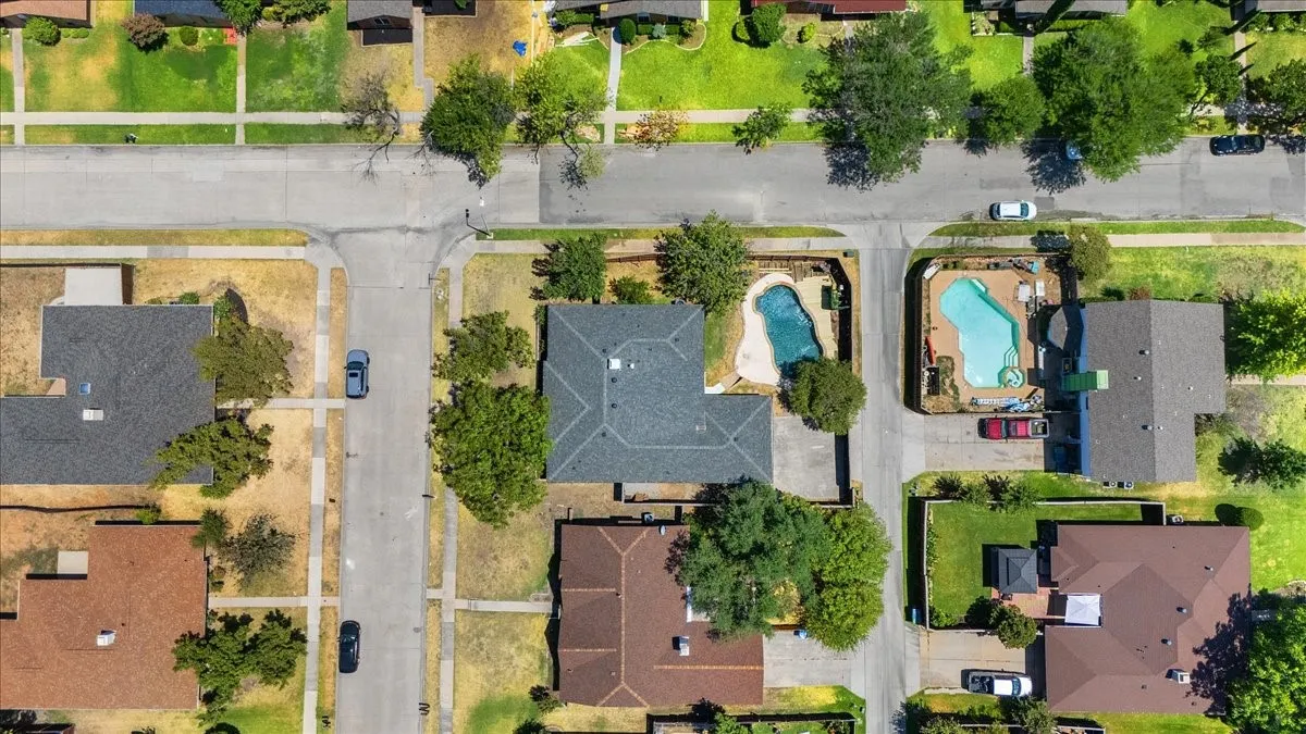 Single Family Residence For Sale in Denton County , 1732 Brighton Drive, Carrollton, Texas 75007, 4 Bedroom, 2 Bathroom, 2 Garage spaces, 1,915 Sqft, built in 1983, mls#21361846, Real Estate Agent in Carrollton, Homes For Sale in Denton county, Homes For Sale in Carrollton, Realtor in Carrollton Texas, Real Estate Brokerage Independent Realty Texas, Luminita Cordes Realtor
