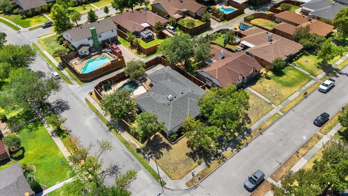 Single Family Residence For Sale in Denton County , 1732 Brighton Drive, Carrollton, Texas 75007, 4 Bedroom, 2 Bathroom, 2 Garage spaces, 1,915 Sqft, built in 1983, mls#21361846, Real Estate Agent in Carrollton, Homes For Sale in Denton county, Homes For Sale in Carrollton, Realtor in Carrollton Texas, Real Estate Brokerage Independent Realty Texas, Luminita Cordes Realtor