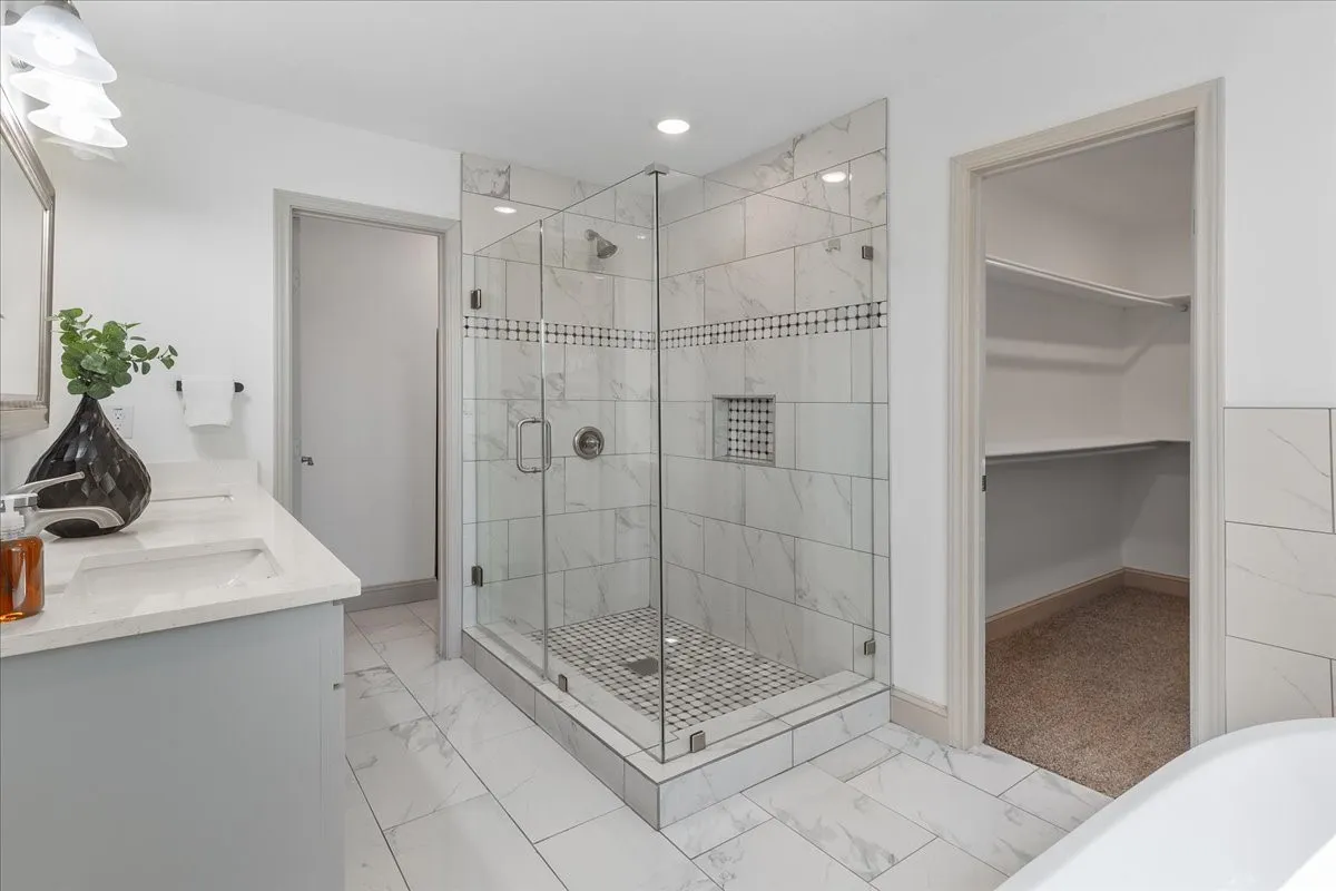 Single Family Residence For Sale in Denton County , 1732 Brighton Drive, Carrollton, Texas 75007, 4 Bedroom, 2 Bathroom, 2 Garage spaces, 1,915 Sqft, built in 1983, mls#21361846, Real Estate Agent in Carrollton, Homes For Sale in Denton county, Homes For Sale in Carrollton, Realtor in Carrollton Texas, Real Estate Brokerage Independent Realty Texas, Luminita Cordes Realtor