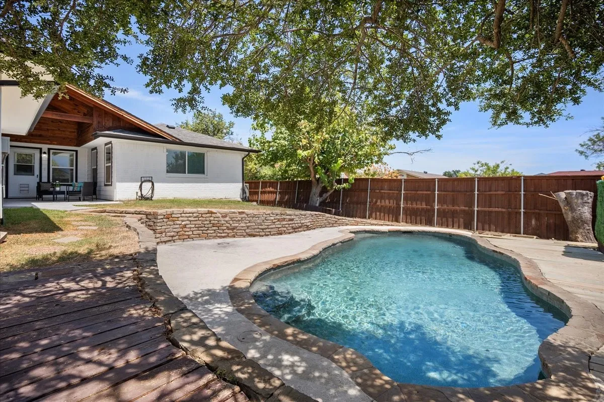 Single Family Residence For Sale in Denton County , 1732 Brighton Drive, Carrollton, Texas 75007, 4 Bedroom, 2 Bathroom, 2 Garage spaces, 1,915 Sqft, built in 1983, mls#21361846, Real Estate Agent in Carrollton, Homes For Sale in Denton county, Homes For Sale in Carrollton, Realtor in Carrollton Texas, Real Estate Brokerage Independent Realty Texas, Luminita Cordes Realtor