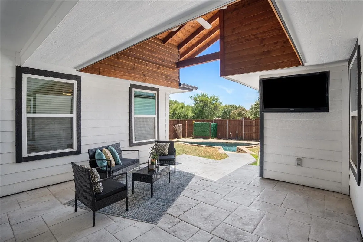 Single Family Residence For Sale in Denton County , 1732 Brighton Drive, Carrollton, Texas 75007, 4 Bedroom, 2 Bathroom, 2 Garage spaces, 1,915 Sqft, built in 1983, mls#21361846, Real Estate Agent in Carrollton, Homes For Sale in Denton county, Homes For Sale in Carrollton, Realtor in Carrollton Texas, Real Estate Brokerage Independent Realty Texas, Luminita Cordes Realtor