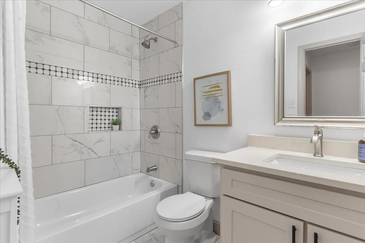 Single Family Residence For Sale in Denton County , 1732 Brighton Drive, Carrollton, Texas 75007, 4 Bedroom, 2 Bathroom, 2 Garage spaces, 1,915 Sqft, built in 1983, mls#21361846, Real Estate Agent in Carrollton, Homes For Sale in Denton county, Homes For Sale in Carrollton, Realtor in Carrollton Texas, Real Estate Brokerage Independent Realty Texas, Luminita Cordes Realtor