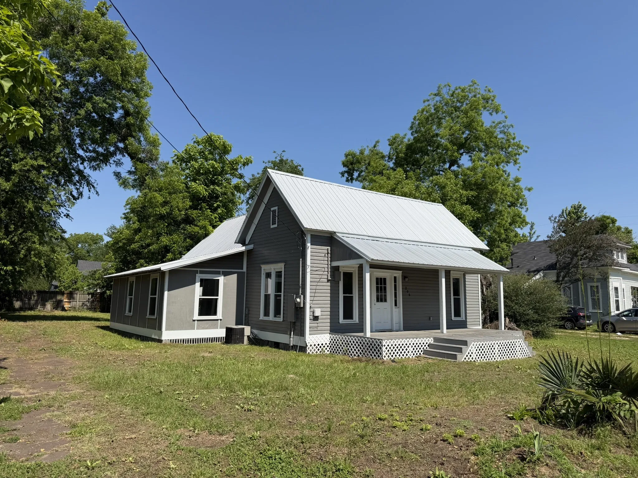 Single Family Residence For Sale in Wood County , 206 LIVE OAK, Winnsboro, Texas 75494, 3 Bedroom, 2 Bathroom, Garage spaces, 1,310 Sqft, built in 1910, mls#21358870, Real Estate Agent in Winnsboro, Homes For Sale in Wood county, Homes For Sale in Winnsboro, Realtor in Winnsboro Texas, Real Estate Brokerage Independent Realty Texas, Luminita Cordes Realtor