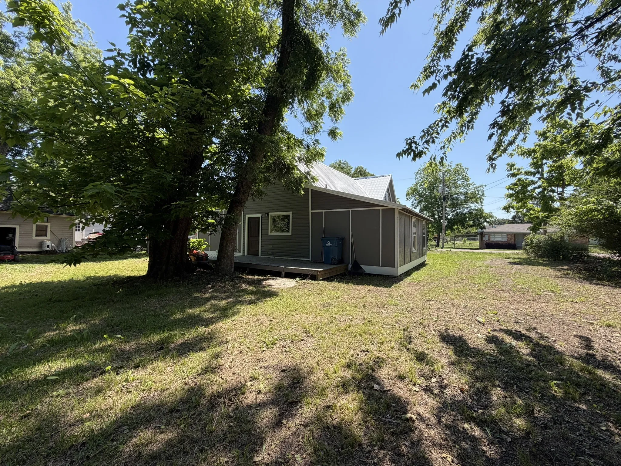 Single Family Residence For Sale in Wood County , 206 LIVE OAK, Winnsboro, Texas 75494, 3 Bedroom, 2 Bathroom, Garage spaces, 1,310 Sqft, built in 1910, mls#21358870, Real Estate Agent in Winnsboro, Homes For Sale in Wood county, Homes For Sale in Winnsboro, Realtor in Winnsboro Texas, Real Estate Brokerage Independent Realty Texas, Luminita Cordes Realtor