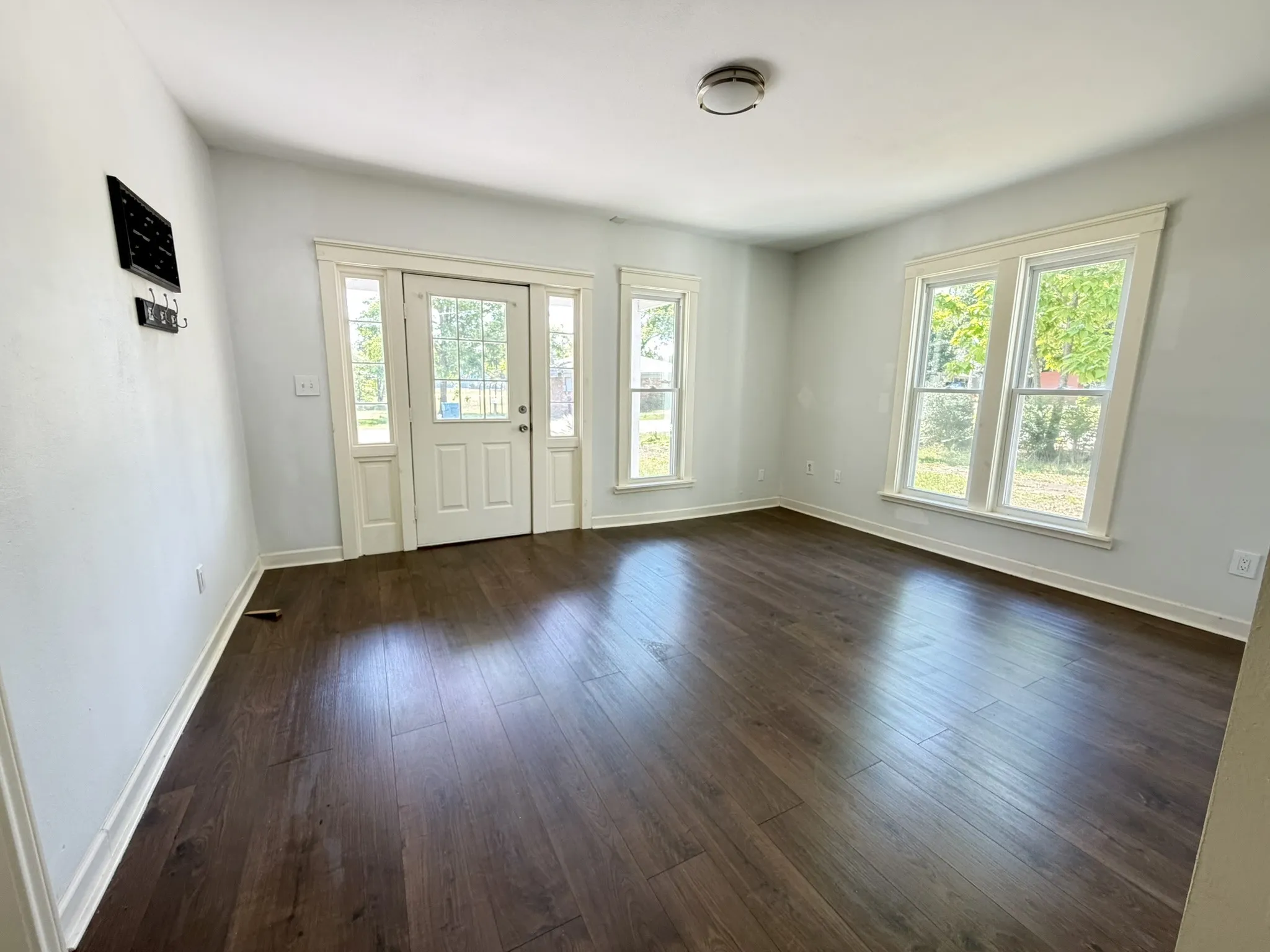 Single Family Residence For Sale in Wood County , 206 LIVE OAK, Winnsboro, Texas 75494, 3 Bedroom, 2 Bathroom, Garage spaces, 1,310 Sqft, built in 1910, mls#21358870, Real Estate Agent in Winnsboro, Homes For Sale in Wood county, Homes For Sale in Winnsboro, Realtor in Winnsboro Texas, Real Estate Brokerage Independent Realty Texas, Luminita Cordes Realtor