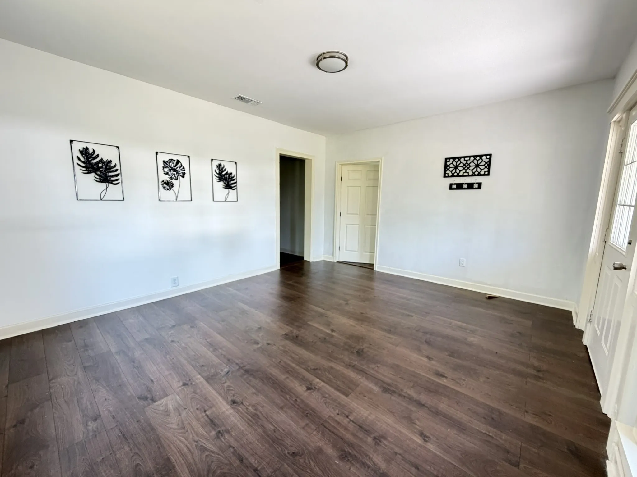 Single Family Residence For Sale in Wood County , 206 LIVE OAK, Winnsboro, Texas 75494, 3 Bedroom, 2 Bathroom, Garage spaces, 1,310 Sqft, built in 1910, mls#21358870, Real Estate Agent in Winnsboro, Homes For Sale in Wood county, Homes For Sale in Winnsboro, Realtor in Winnsboro Texas, Real Estate Brokerage Independent Realty Texas, Luminita Cordes Realtor