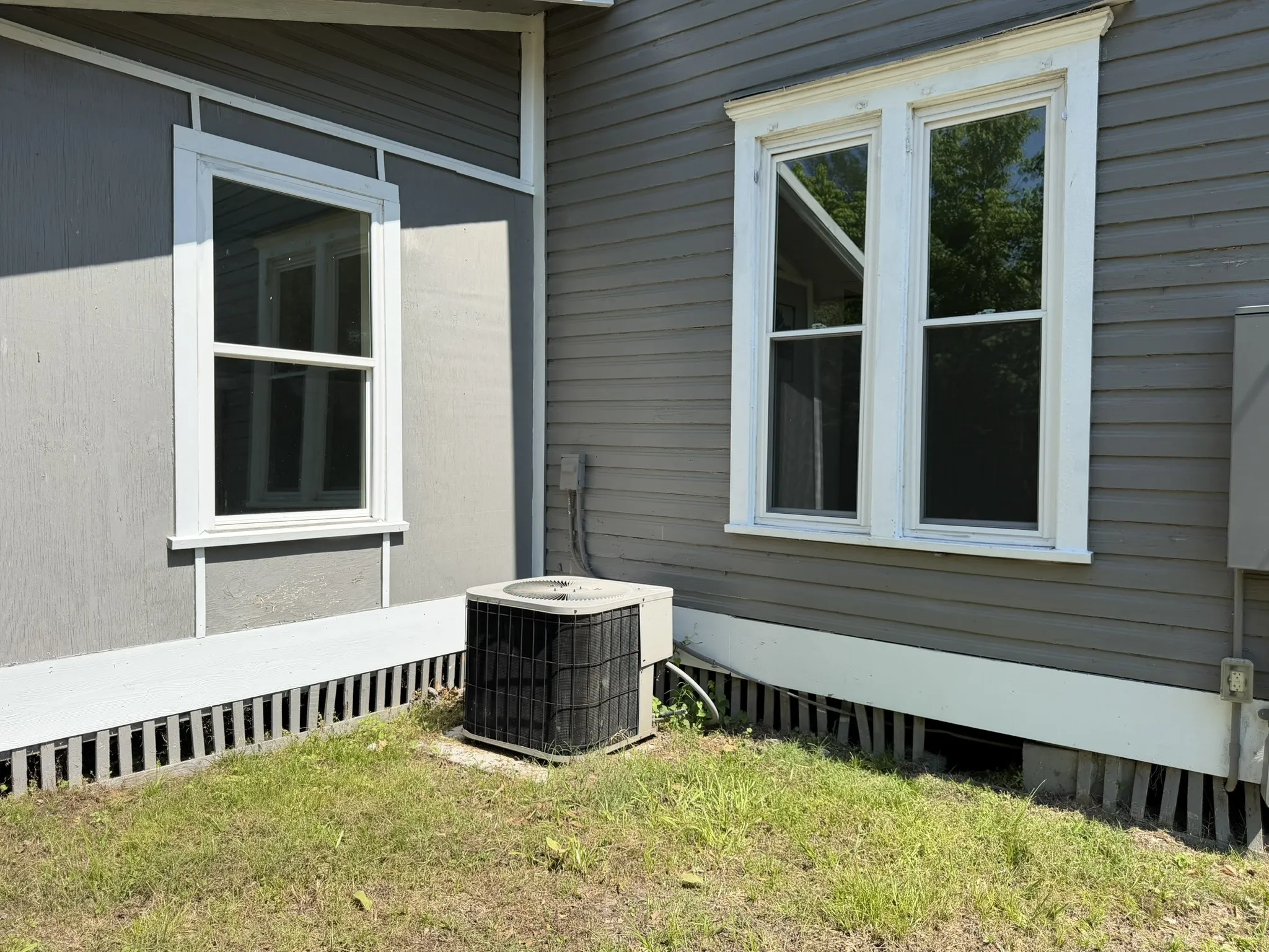 Single Family Residence For Sale in Wood County , 206 LIVE OAK, Winnsboro, Texas 75494, 3 Bedroom, 2 Bathroom, Garage spaces, 1,310 Sqft, built in 1910, mls#21358870, Real Estate Agent in Winnsboro, Homes For Sale in Wood county, Homes For Sale in Winnsboro, Realtor in Winnsboro Texas, Real Estate Brokerage Independent Realty Texas, Luminita Cordes Realtor