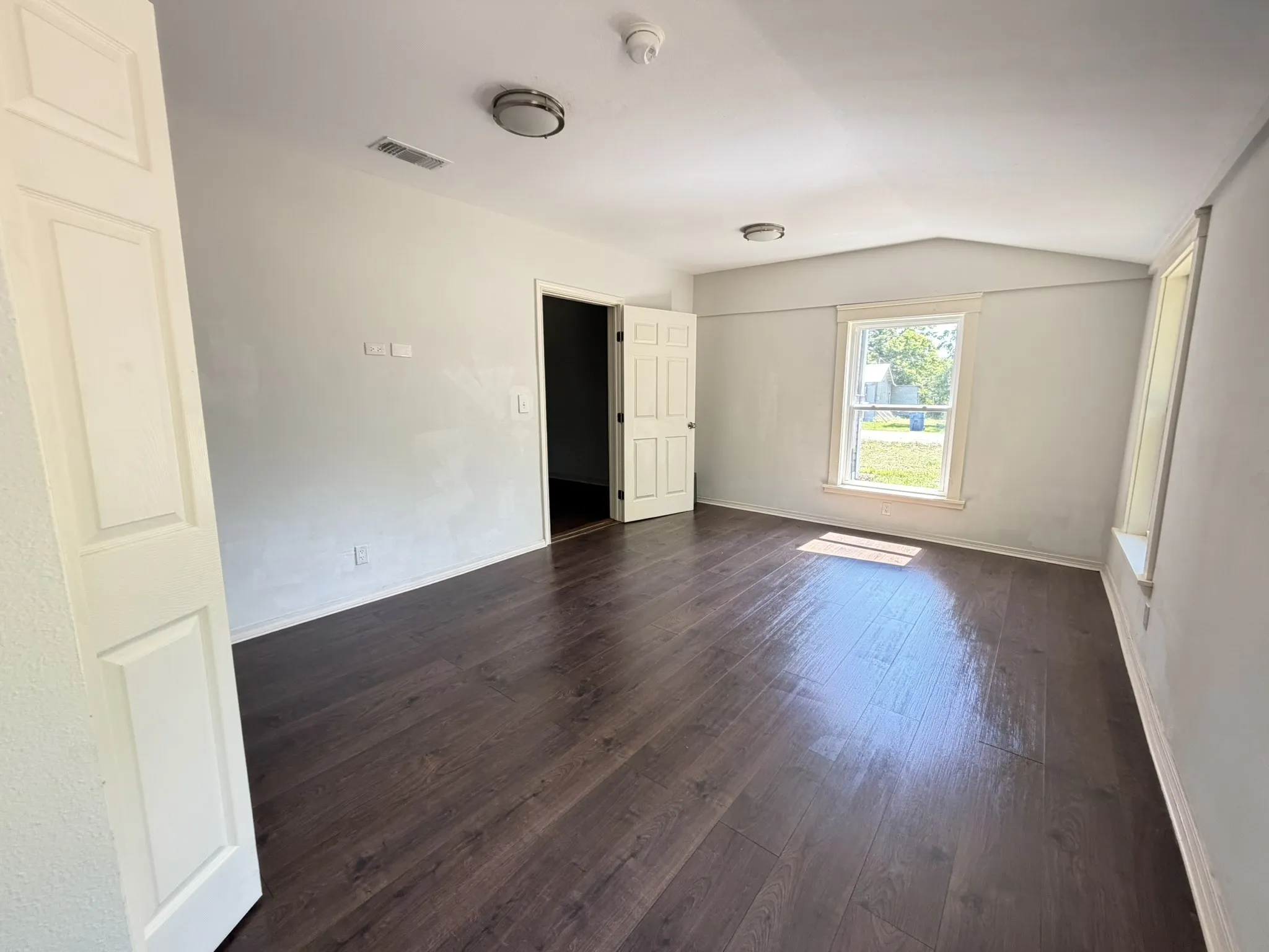 Single Family Residence For Sale in Wood County , 206 LIVE OAK, Winnsboro, Texas 75494, 3 Bedroom, 2 Bathroom, Garage spaces, 1,310 Sqft, built in 1910, mls#21358870, Real Estate Agent in Winnsboro, Homes For Sale in Wood county, Homes For Sale in Winnsboro, Realtor in Winnsboro Texas, Real Estate Brokerage Independent Realty Texas, Luminita Cordes Realtor