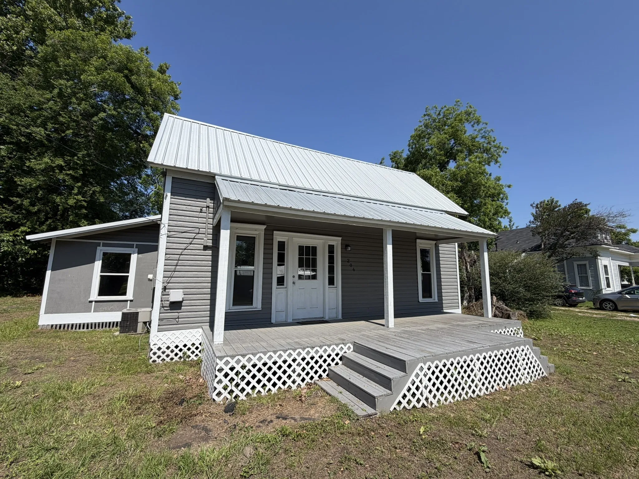 Single Family Residence For Sale in Wood County , 206 LIVE OAK, Winnsboro, Texas 75494, 3 Bedroom, 2 Bathroom, Garage spaces, 1,310 Sqft, built in 1910, mls#21358870, Real Estate Agent in Winnsboro, Homes For Sale in Wood county, Homes For Sale in Winnsboro, Realtor in Winnsboro Texas, Real Estate Brokerage Independent Realty Texas, Luminita Cordes Realtor